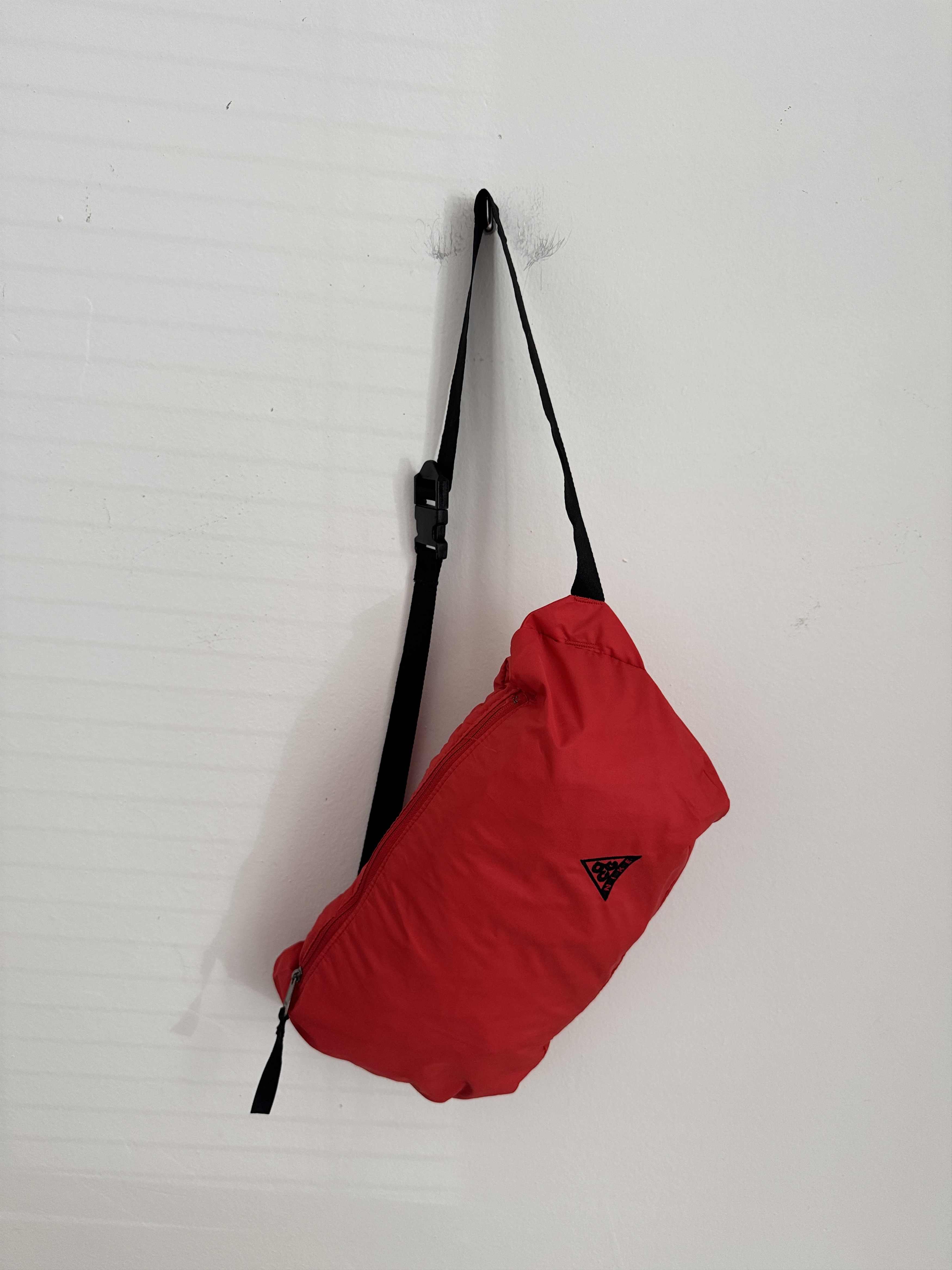 Nike ACG Vintage Nike ACG Packable Anorak Jacket Black Red L Size US L / EU 52-54 / 3 - 2 Thumbnail