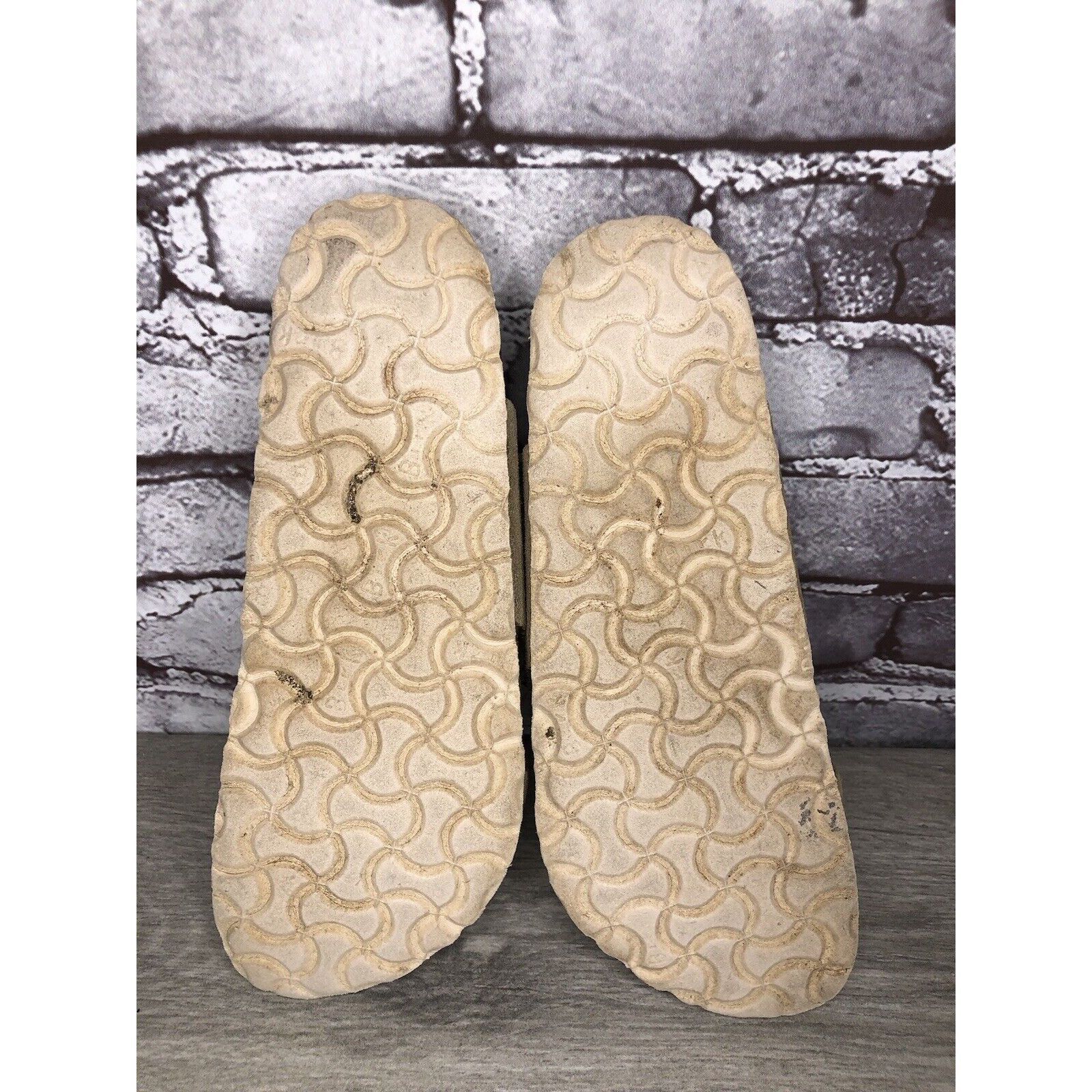 Birkenstock Birkenstock ARIZONA Beige Metallic Leather Strap Slides Sand Size US 7.5 / IT 37.5 - 8 Thumbnail