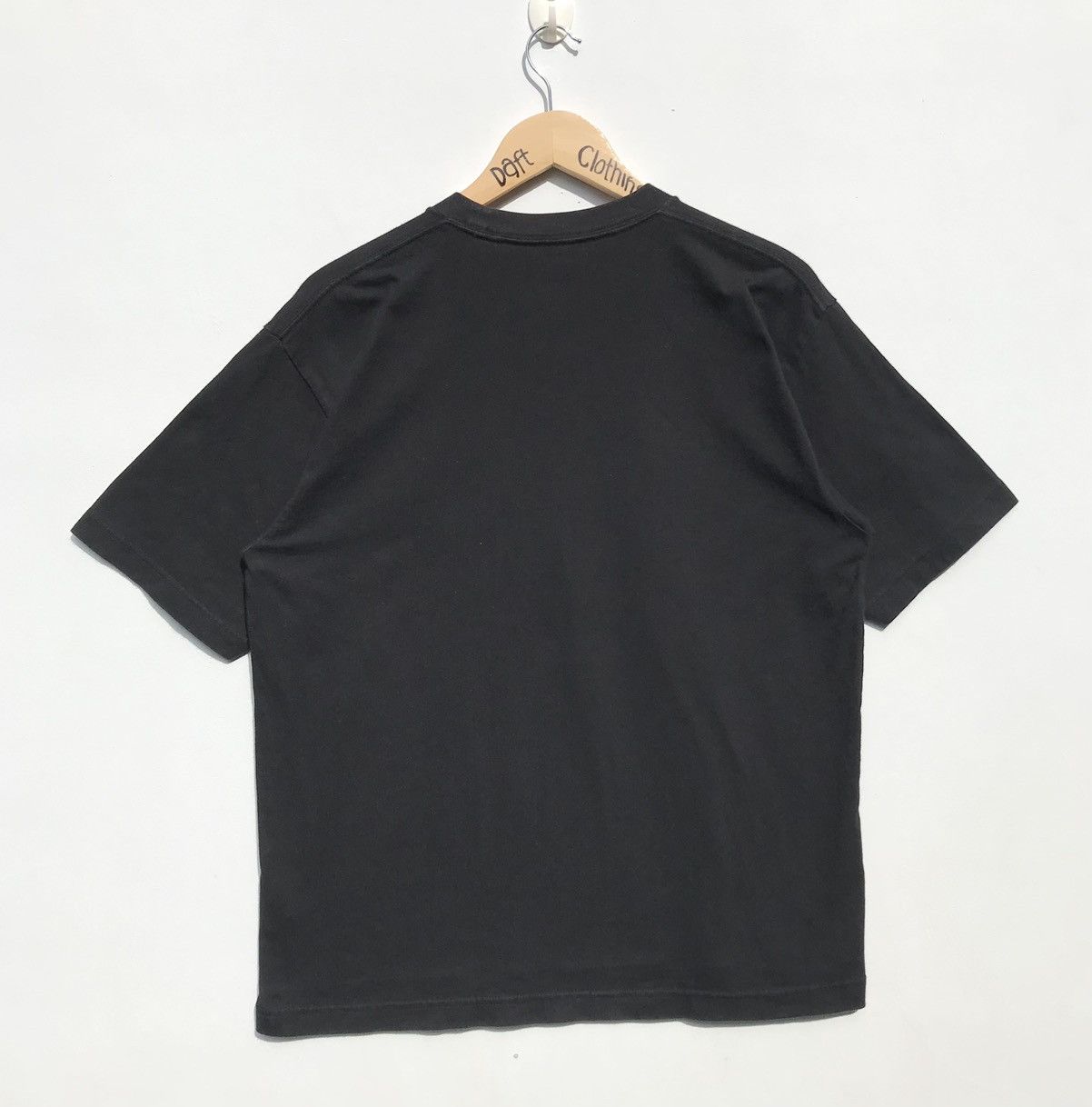 Billie Eilish × Uniqlo Billie Eilish American Singer Songwriter Tee Size US M / EU 48-50 / 2 - 2 Thumbnail