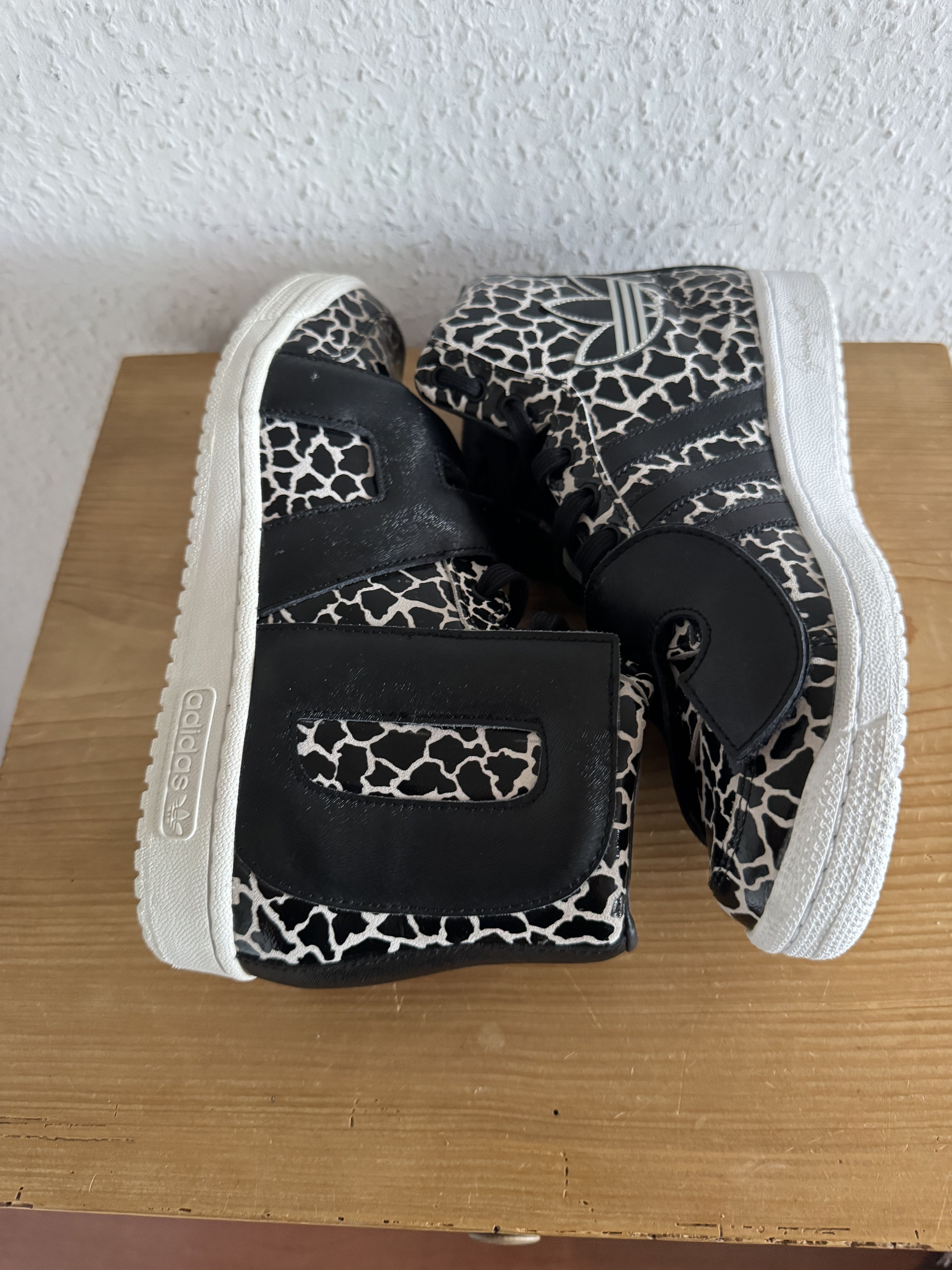 Adidas × Jeremy Scott JS Letters Giraffe Size US 7.5 / EU 40-41 - 10 Thumbnail