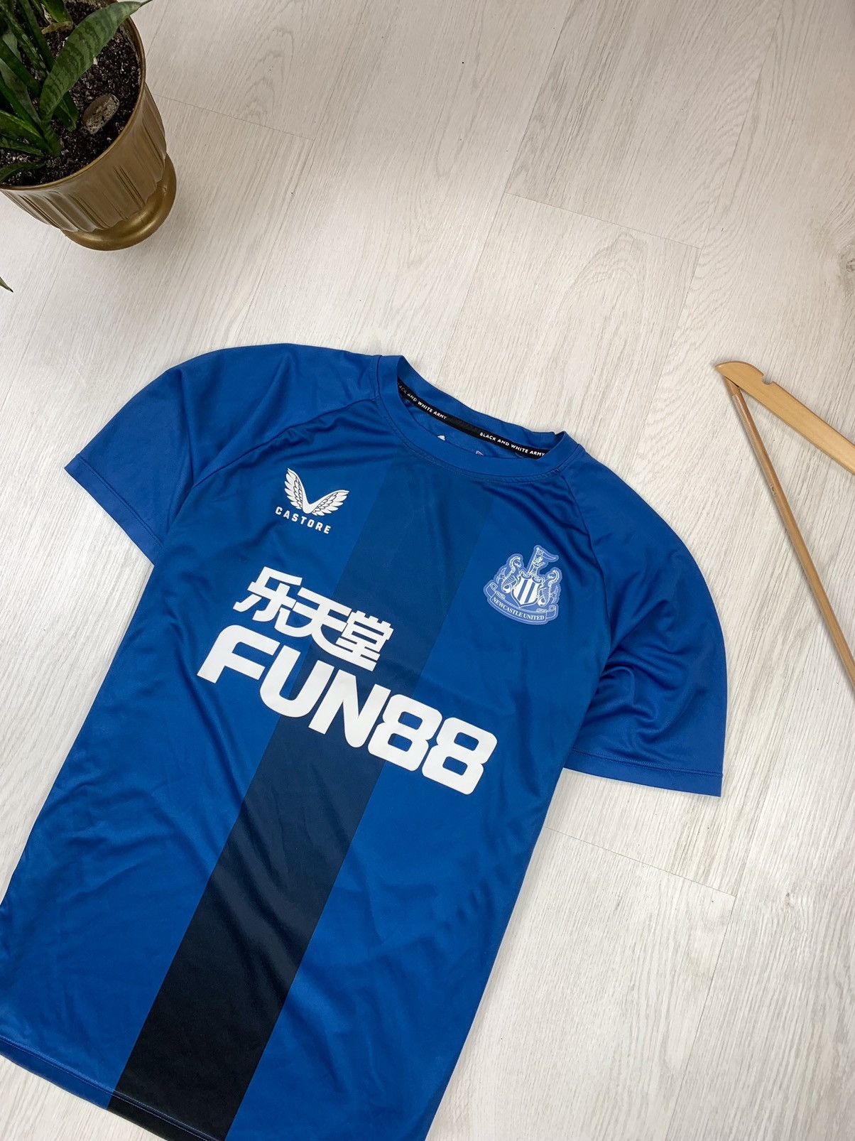 Castore Castore Newcastle United FC 2021-2022 Training Jersey Size M Size US M / EU 48-50 / 2 - 3 Thumbnail