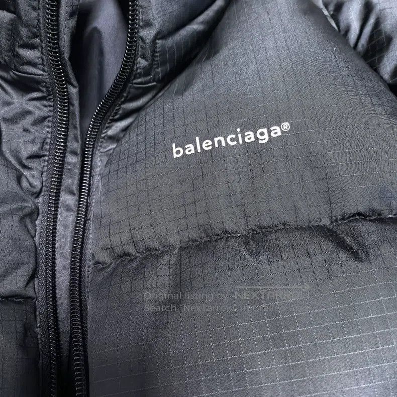 Balenciaga Balenciaga Small Logo Solid Color Letter Print Stand Colla Size US S / EU 44-46 / 1 - 3 Thumbnail
