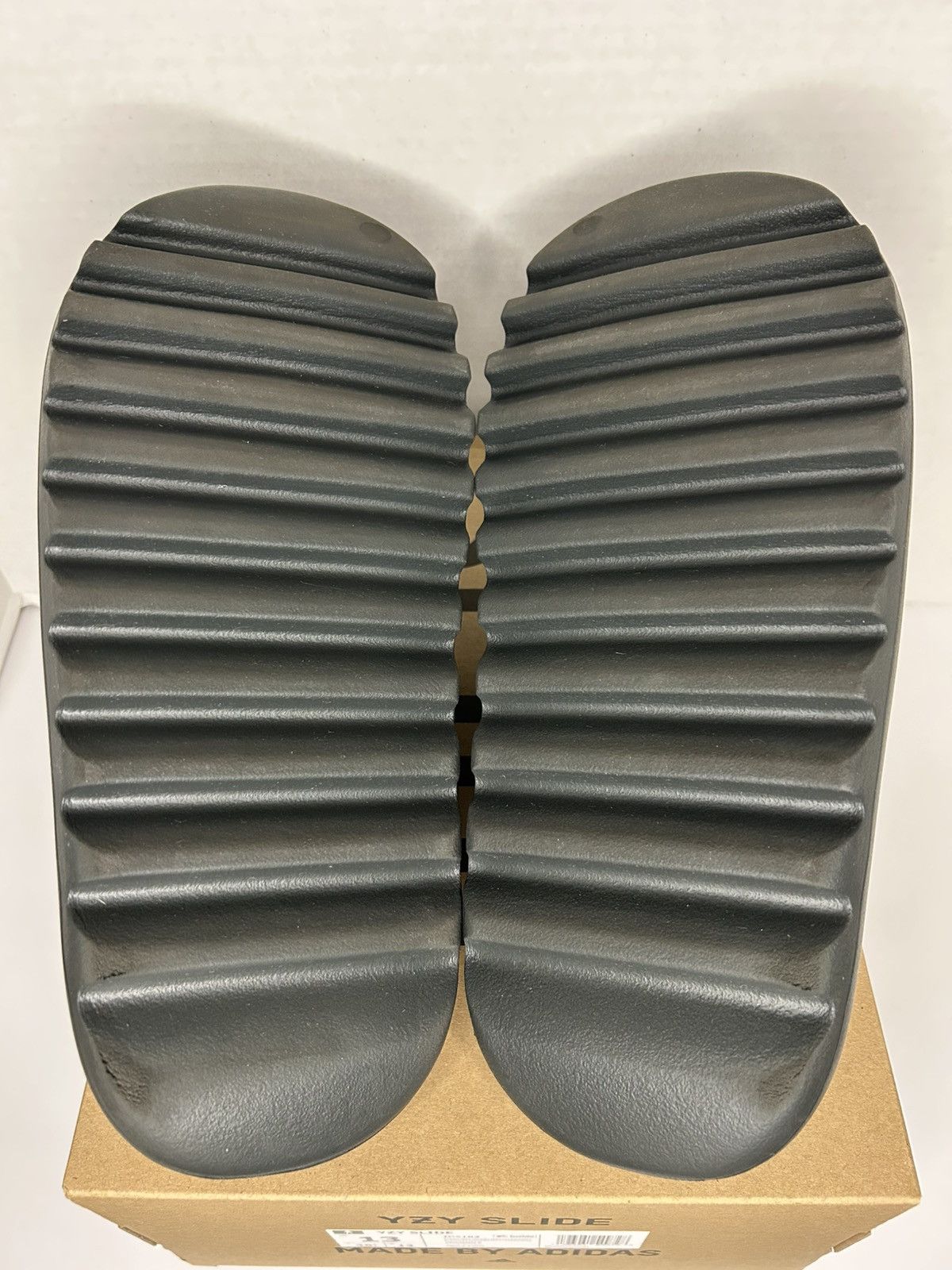 Yeezy Adidas Yeezy Slide Dark Onyx Size US 13 / EU 46 - 4 Thumbnail