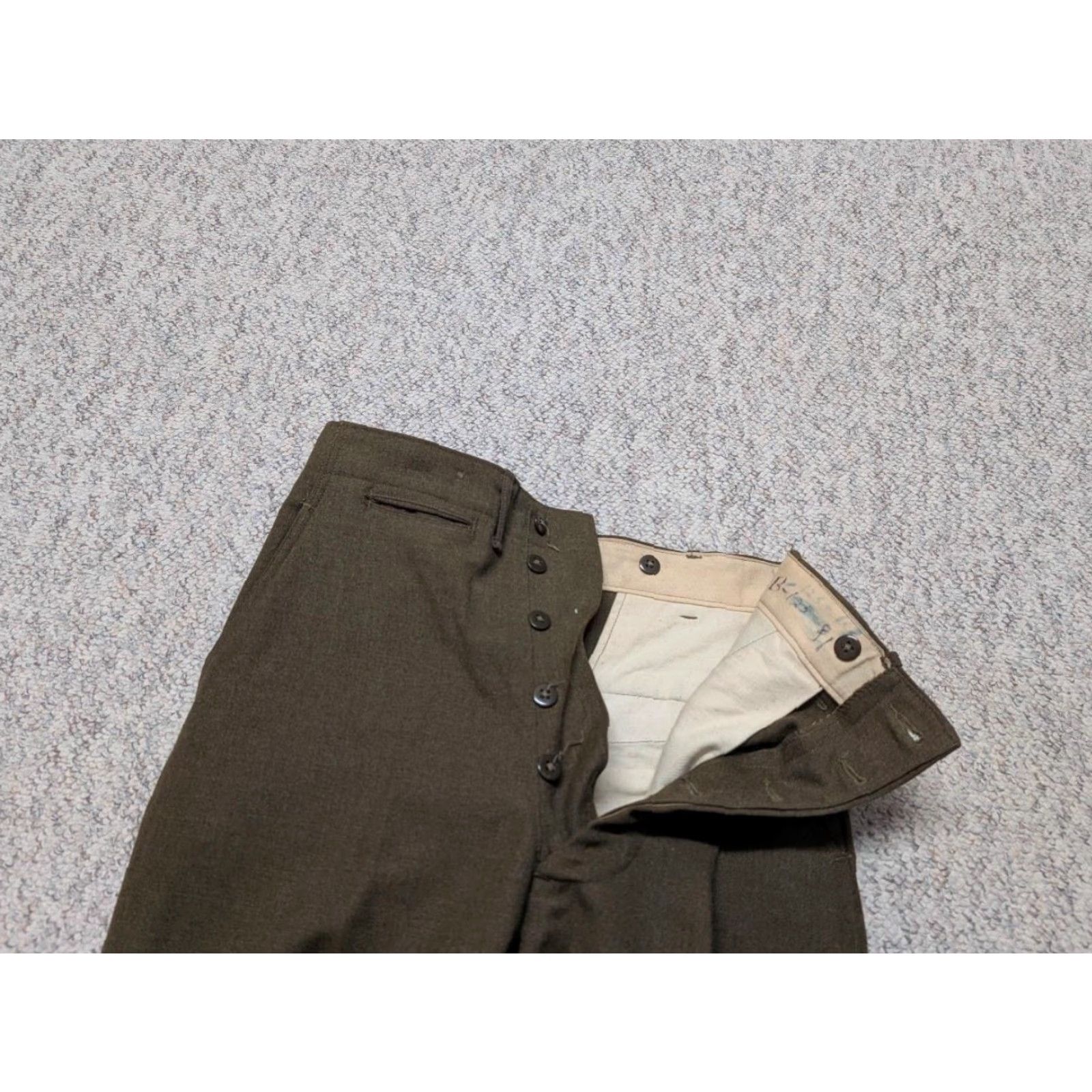 Vintage VINTAGE US Army Pants 1940s WW2 serge wool 32x32 Green Trousers Mens 32x32 Wool Green Vintage Military Field Front Button Closure Casual Wear Size US 32 / EU 48 - 6 Thumbnail