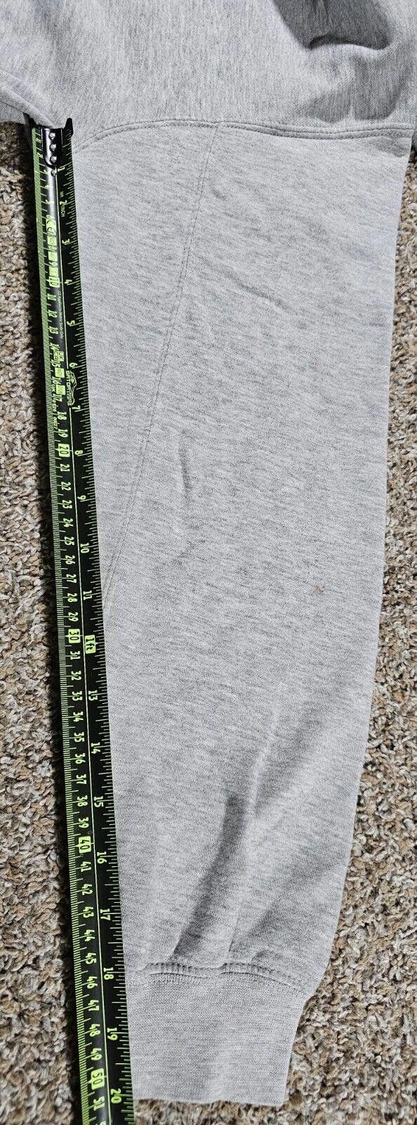 Majestic Majestic Chicago Blackhawks NHL Hoodie Gray SEE MEASUREMENTS Size ONE SIZE - 8 Thumbnail