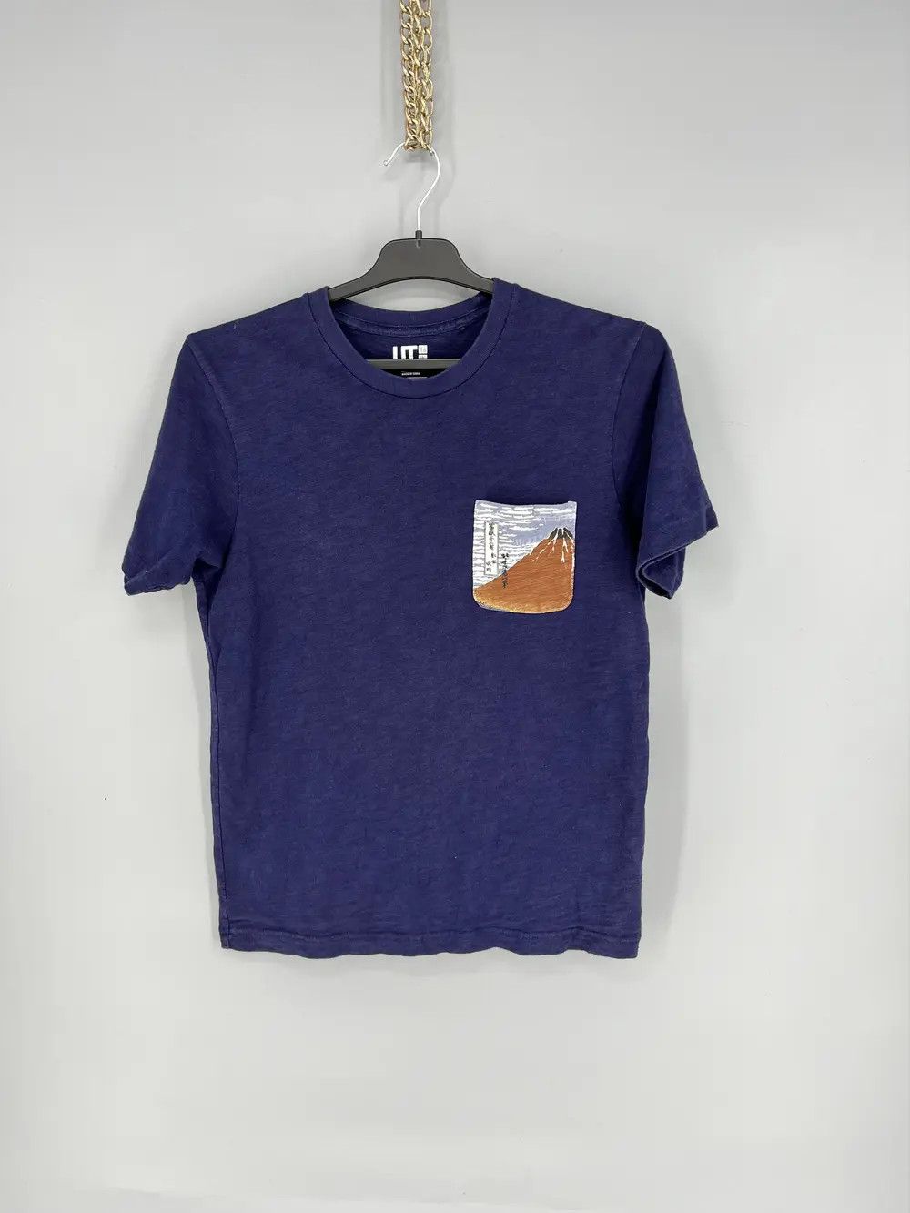 Japanese Brand × Uniqlo × Vintage Mens Uniqlo Hokusai Blue T Shirt art tee Japanese Brand y2k Size US S / EU 44-46 / 1 - 1 Thumbnail