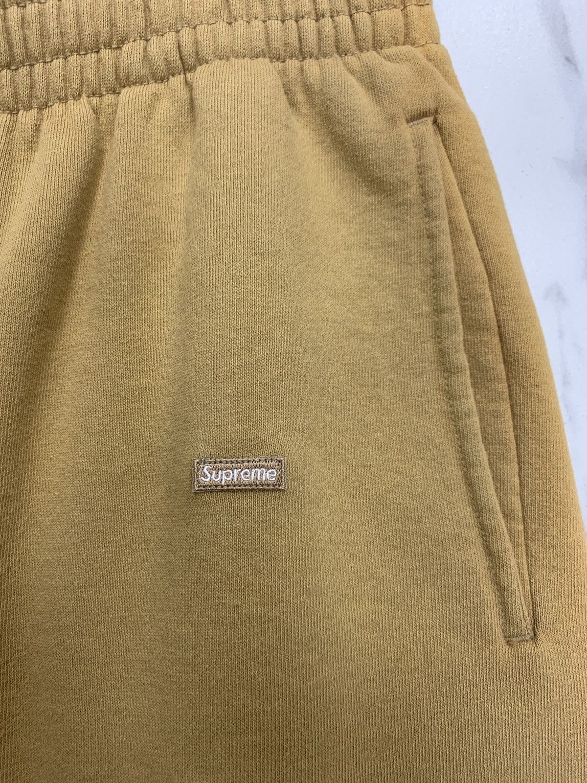 Supreme Supreme Overdyed Small Box Sweatshort "Sand" Size US 32 / EU 48 - 4 Thumbnail