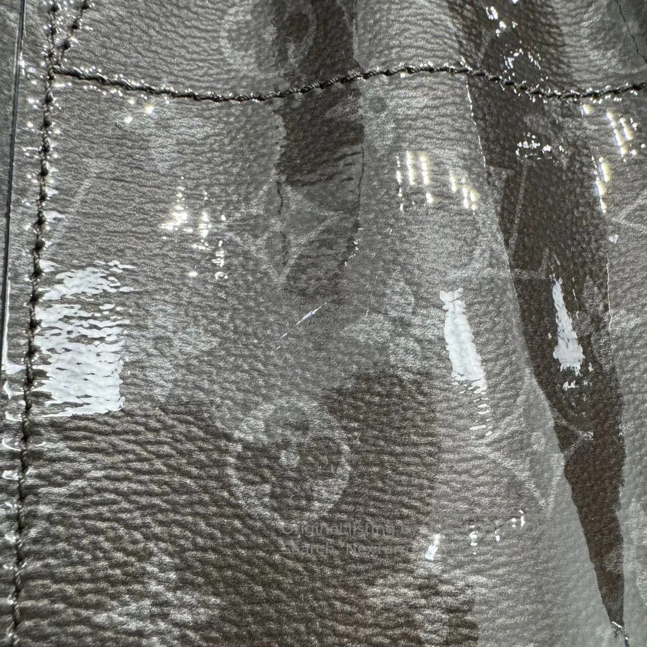 Louis Vuitton louis vuitton glossy jelly jacket size 52. Size US L / EU 52-54 / 3 - 3 Thumbnail