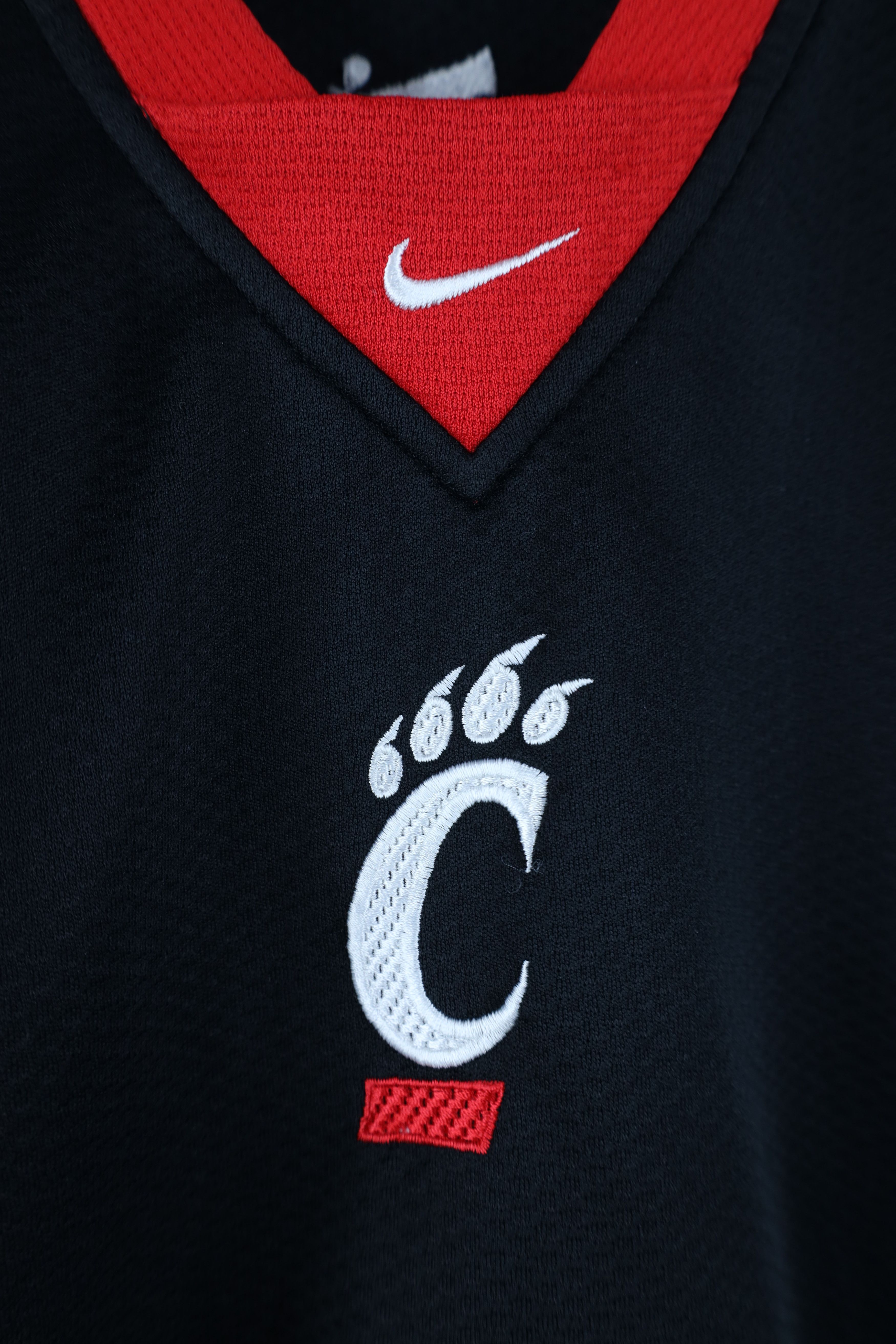 Nike Vintage Nike University Cincinnati Football Center T-Shirt Size US M / EU 48-50 / 2 - 4 Thumbnail