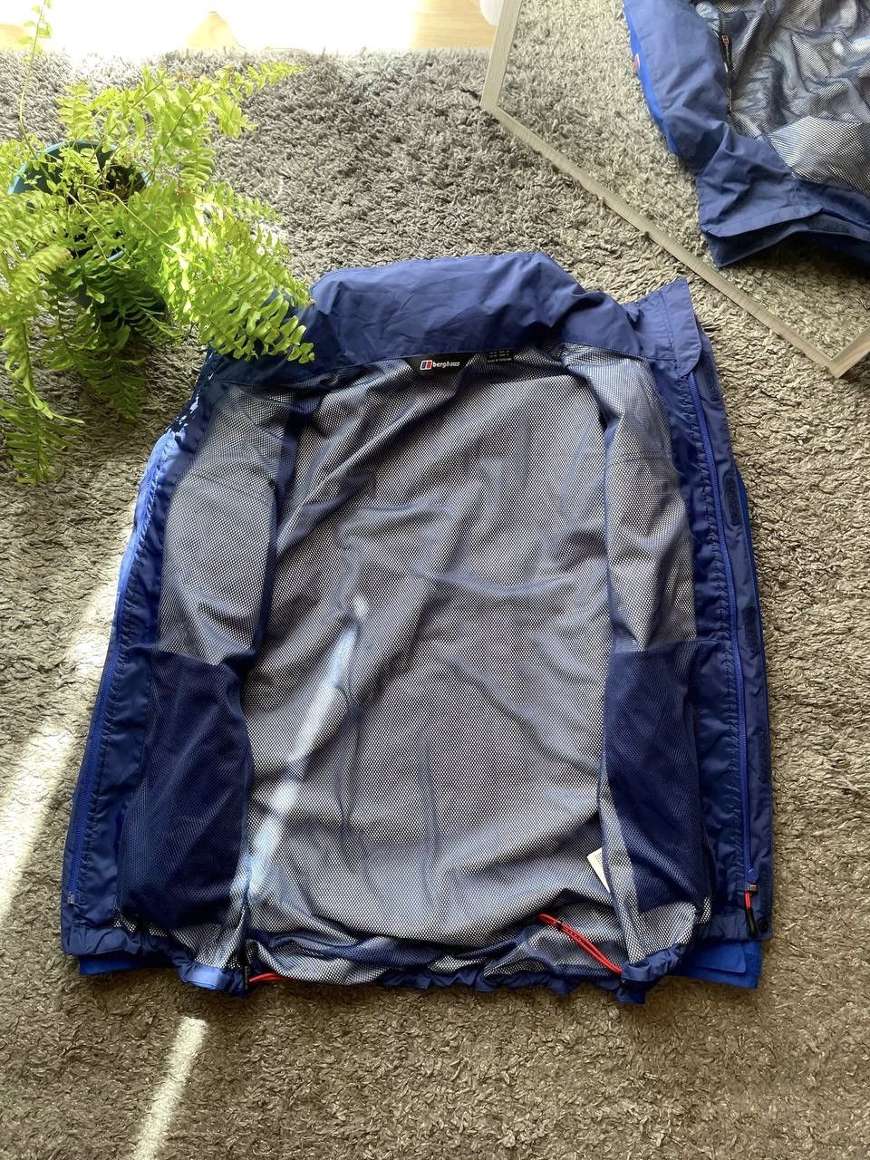 Berghaus Berghaus Light Jacket Gorpcore Outdoor Gore-Tex Logo Rare Size US M / EU 48-50 / 2 - 19 Thumbnail
