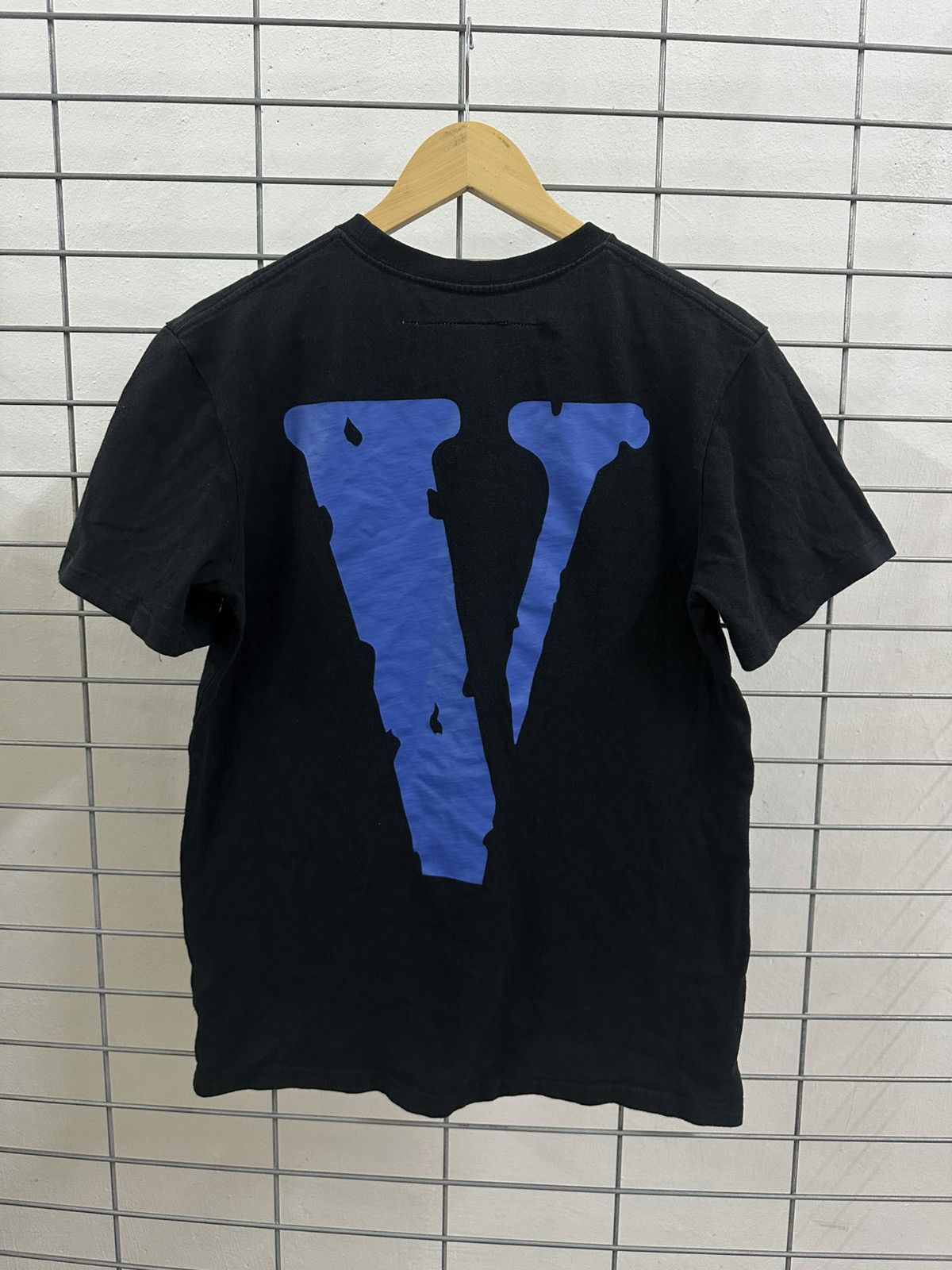 Designer Authentic Vlone Staple Tee But Missing Tag Size US S / EU 44-46 / 1 - 2 Thumbnail