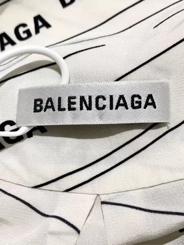 Balenciaga Balenciaga size 36 log O Full monogram lapel long-sleeve s Size US M / EU 48-50 / 2 - 5 Thumbnail