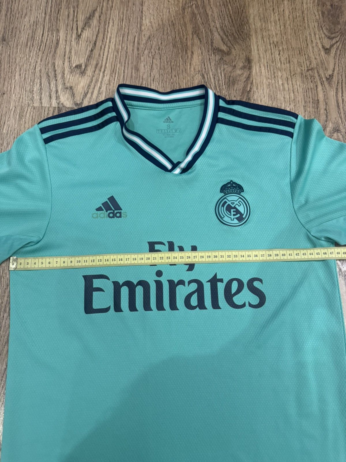 Adidas REAL MADRID 2019 2020 FOOTBALL JERSEY ADIDAS EH5128 SZ S Size US S / EU 44-46 / 1 - 3 Thumbnail