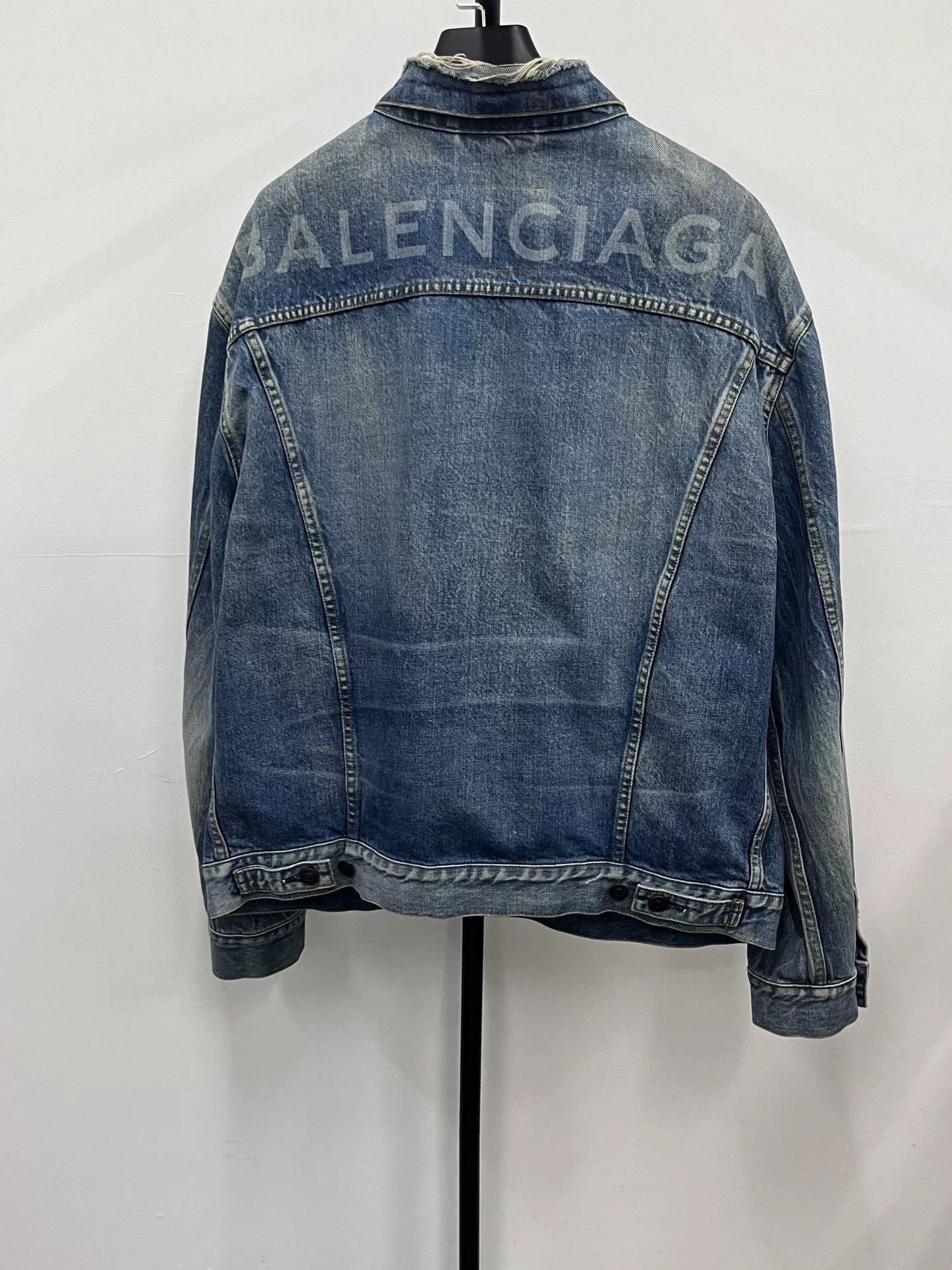 Balenciaga Balenciaga Washed Distressed Logo Denim Jacket Size XXS / US 00 / IT 34 - 1 Thumbnail