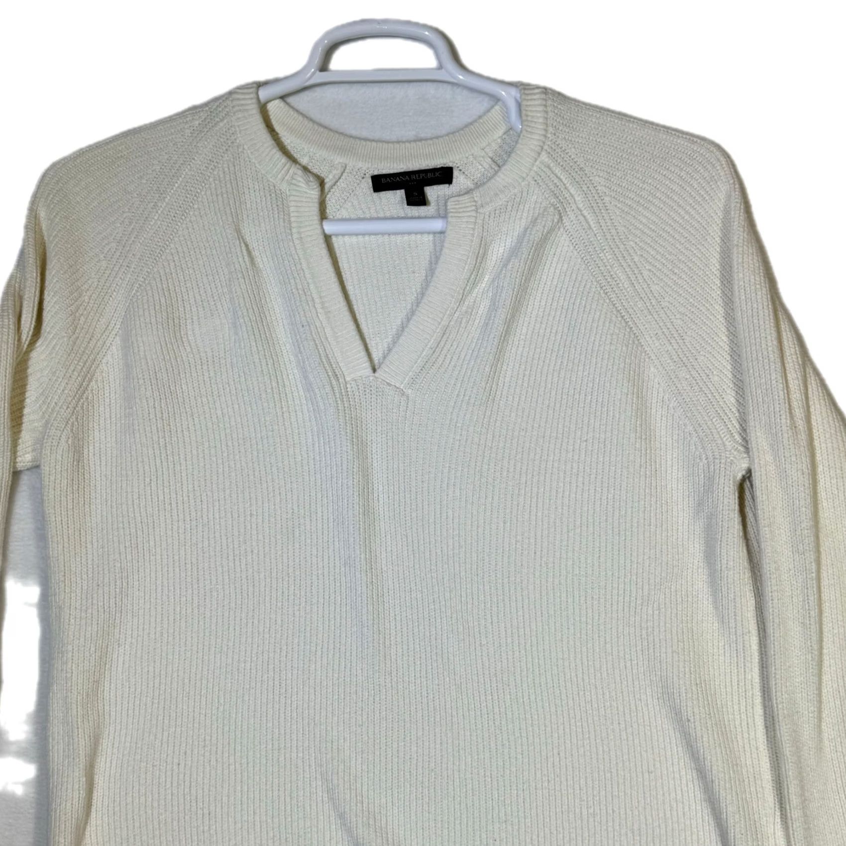 Banana Republic Banana Republic Women’s Ivory Split‑Neck Knit Pullover Sweater Size S W447 Size S / US 4 / IT 40 - 3 Thumbnail