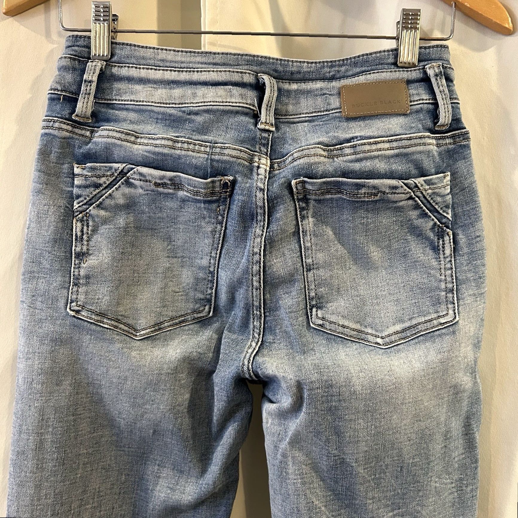 Vintage Buckle Women’s Jeans Skinny City Rock Logo Blue Denim 27x29 Mid Rise 8.5-10.5 Inseam 29 Zip Button Regular Womens Size 27" / US 4 / IT 40 - 4 Thumbnail