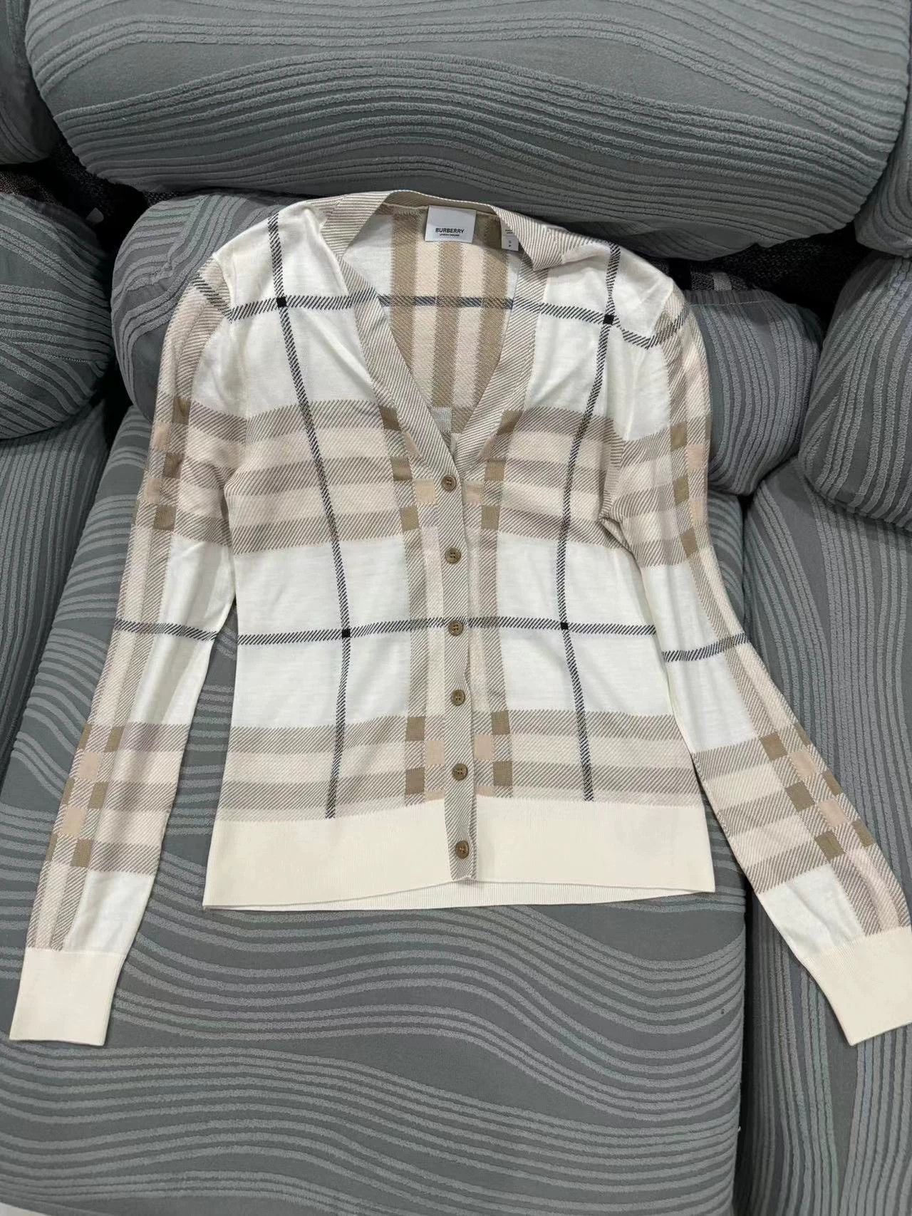 Burberry Burberry Wool Cardigan 99 New Authentic Size S / US 4 / IT 40 - 1 Thumbnail