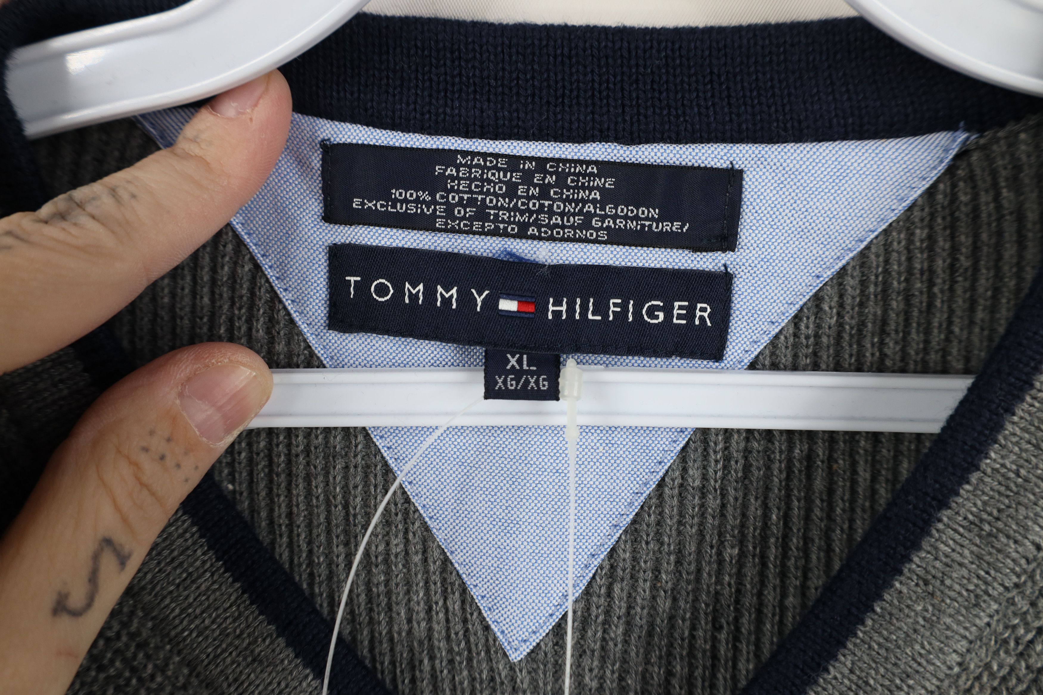Tommy Hilfiger Deadstock Vintage 90s Tommy Hilfiger Knit Sweater Vest Gray Size US XL / EU 56 / 4 - 8 Thumbnail