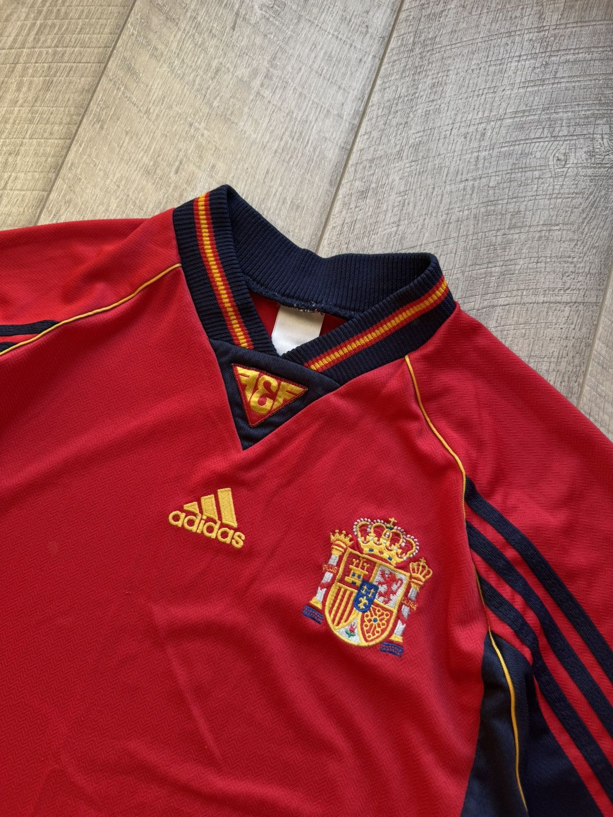 Band Tees 1998-99 Spain Adidas Vintage Home Soccer T Shirt Jersey Size US XL / EU 56 / 4 - 3 Thumbnail
