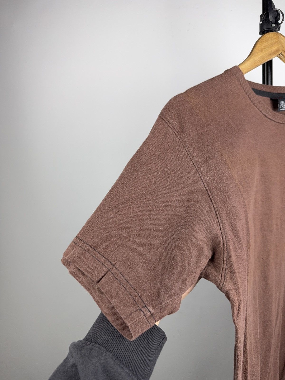 Nike Vintage 90s Nike Faded Mini Swoosh Brown T-Shirt Vintage Y2K Size US L / EU 52-54 / 3 - 2 Thumbnail