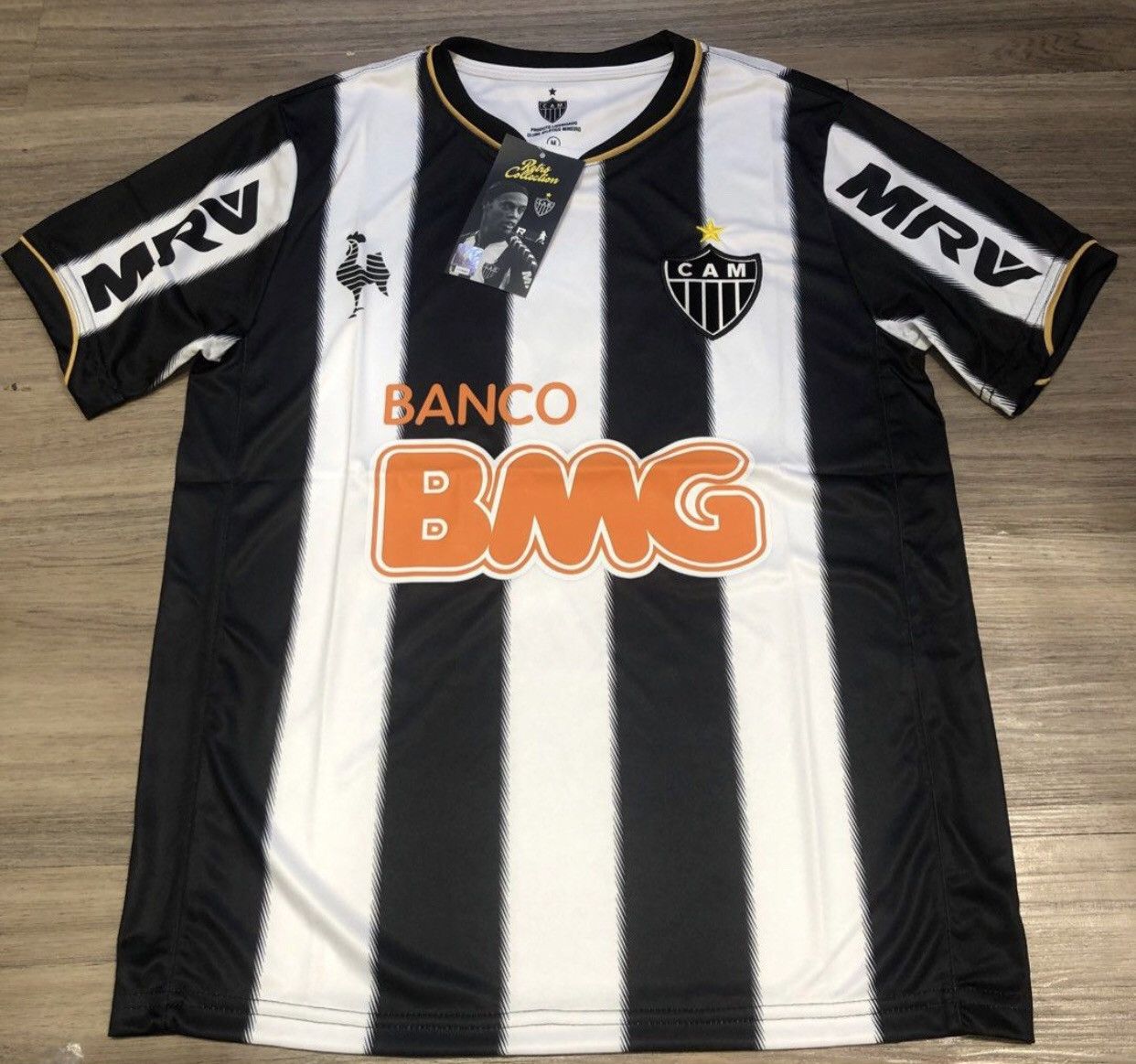 image of Bloke x Soccer Jersey Atletico Mineiro 2013 Retro Home Shirt 10 Ronaldinho in Black/White (Size Lar