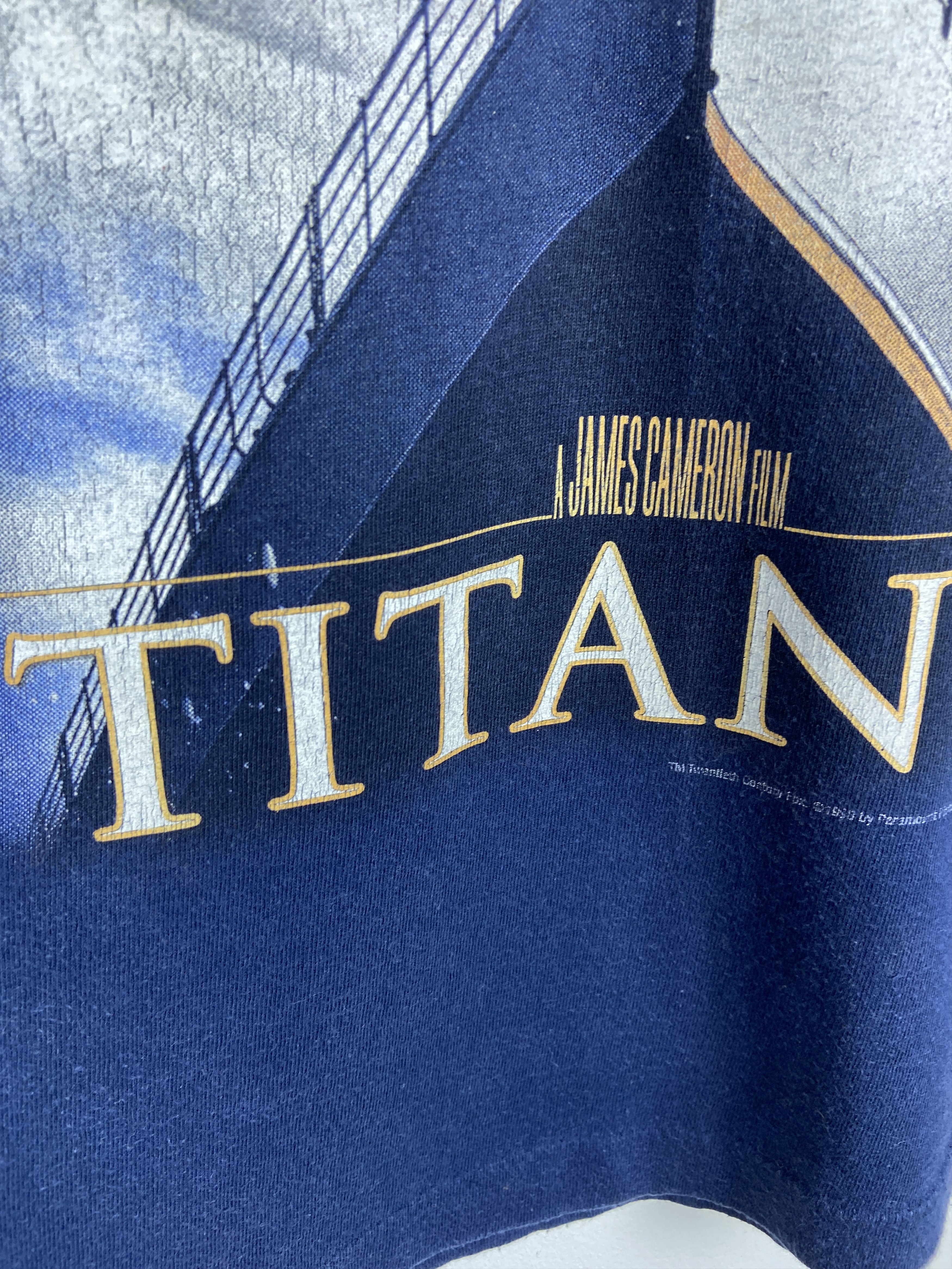 Vintage 90s Vintage Titanic James Cameron Movie Graphic T Shirt Tee Size US S / EU 44-46 / 1 - 5 Thumbnail