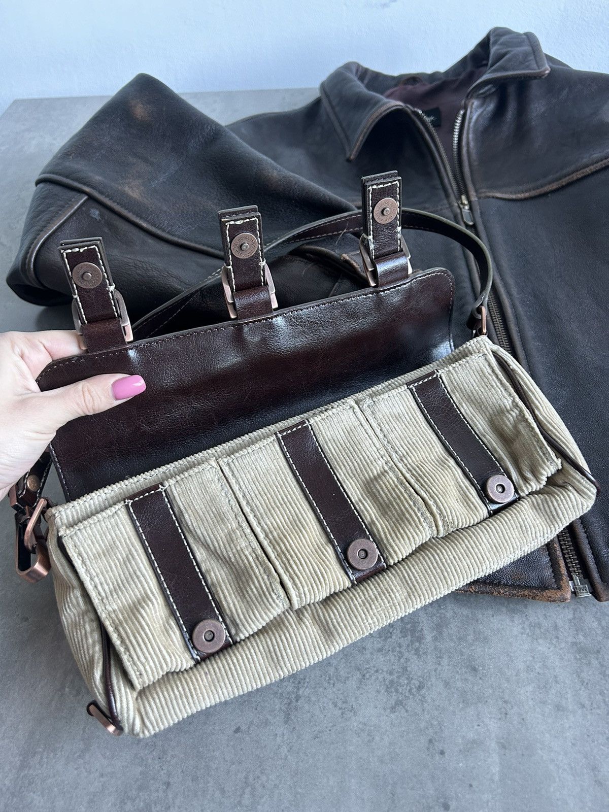 Guess × Vintage Vintage Gorgeous Guess Bag Y2K Corduroy Beige Size ONE SIZE - 9 Thumbnail