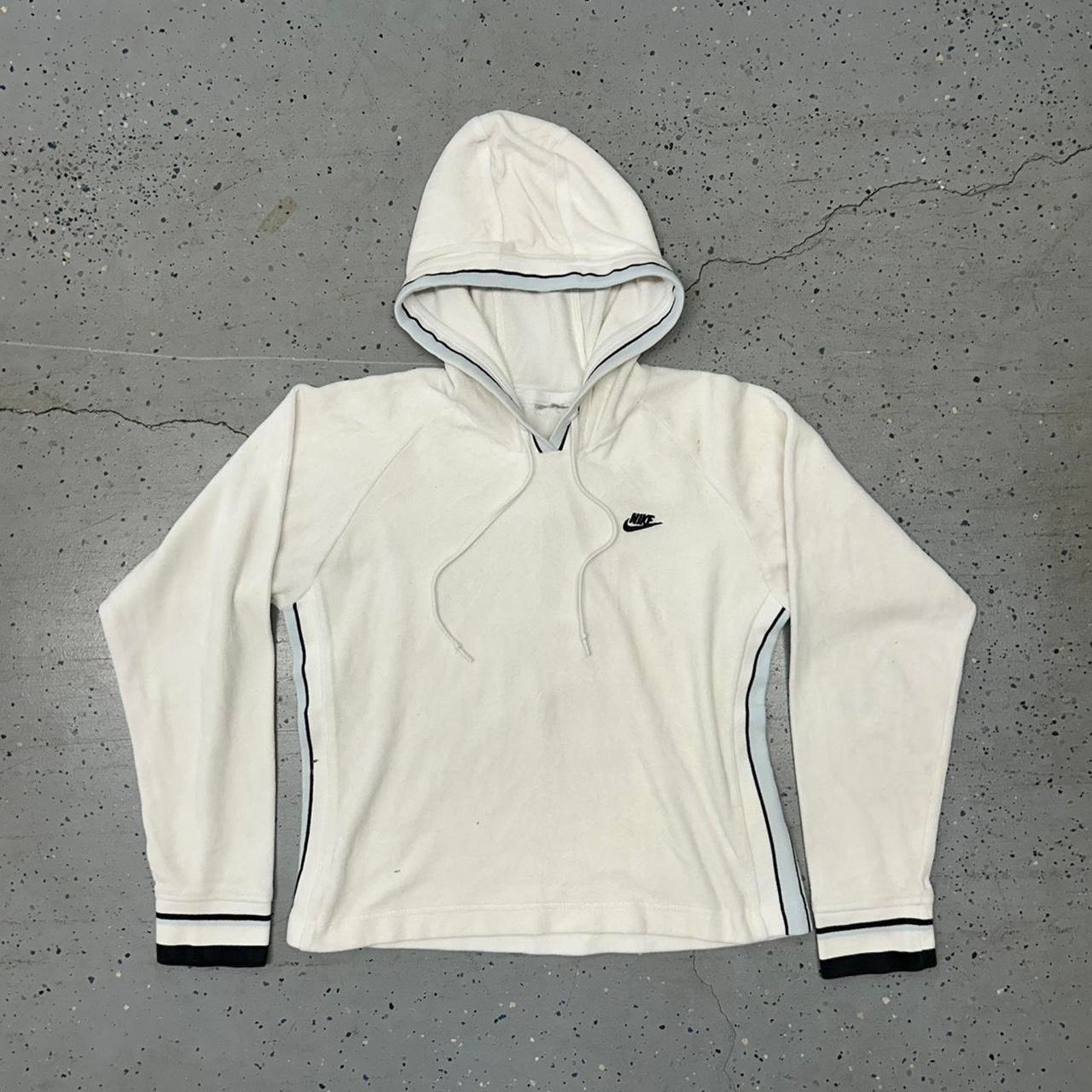 Nike Y2K White Nike hoodie with black accents Size L / US 10 / IT 46 - 1 Thumbnail