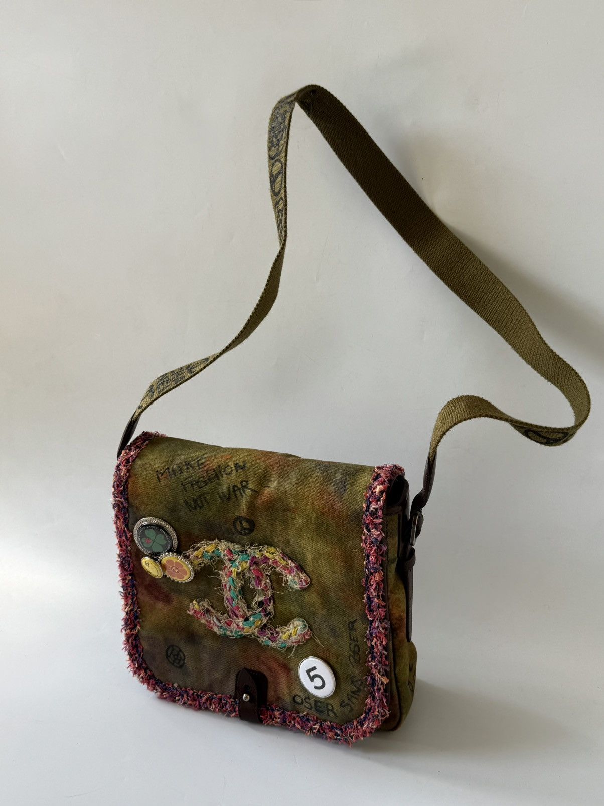 Chanel Chanel "On the Pavements" Graffiti Messenger Bag Size ONE SIZE - 4 Thumbnail