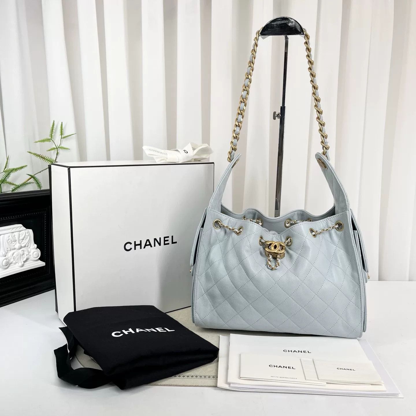 Chanel Pre-loved Bag Very good condition Size ONE SIZE - 1 Thumbnail