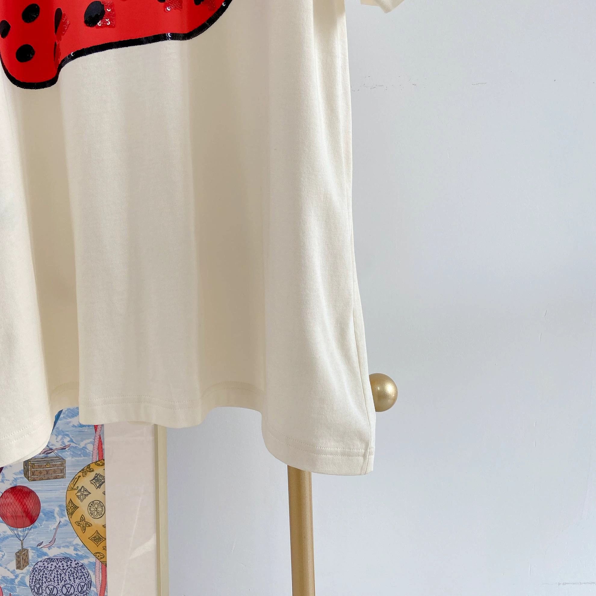 Gucci Gucci Sequin Strawberry Tee L tagged Size US L / EU 52-54 / 3 - 5 Thumbnail