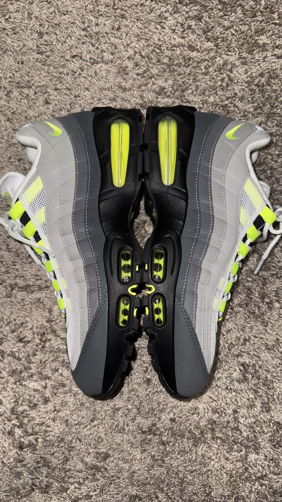 Nike Airmax 95 NEON Size US 9.5 / EU 42-43 - 3 Thumbnail