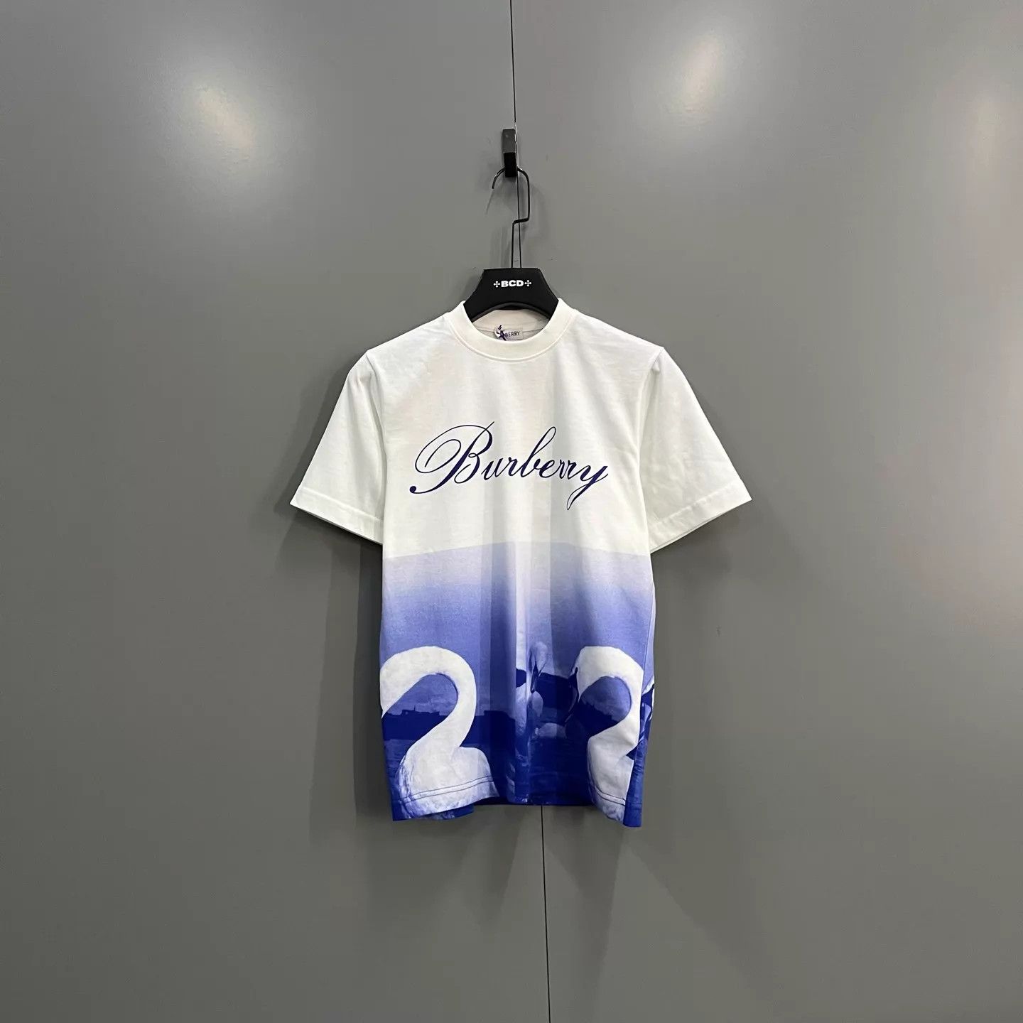 Burberry Burberry White Blue Swan Print Short Sleeve Tee Multi Sizes Size US XXS / EU 40 - 1 Thumbnail