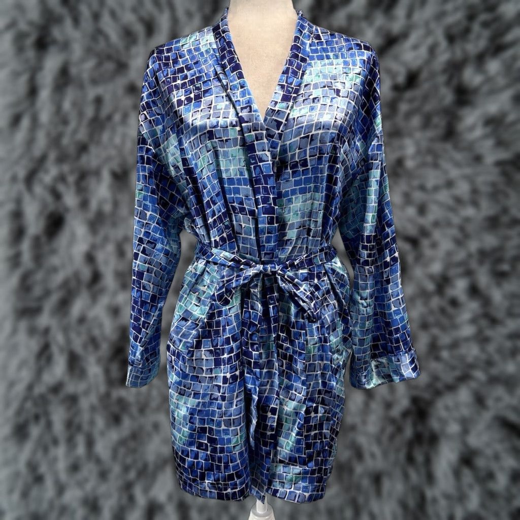 Victoria's Secret Victoria’s Secret Short Satin Robe One Size Women’s Blue Mosaic Belted Satin Robe Geometric Pattern 3/4 Sleeve Belted Virginia? Size 42" / US 20 - 1 Thumbnail