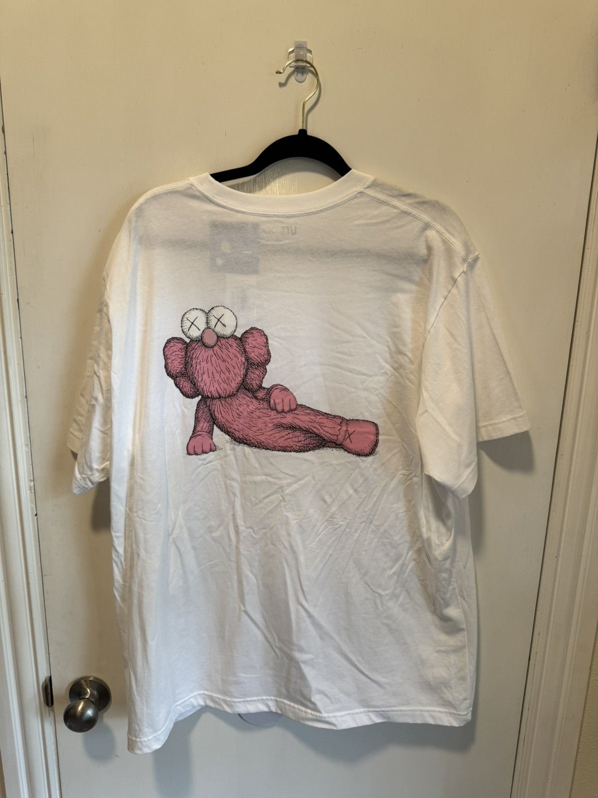 Kaws × Uniqlo Kaws Uniqlo Short Sleeve Pink Figure tee Size US XXL / EU 58 / 5 - 4 Thumbnail