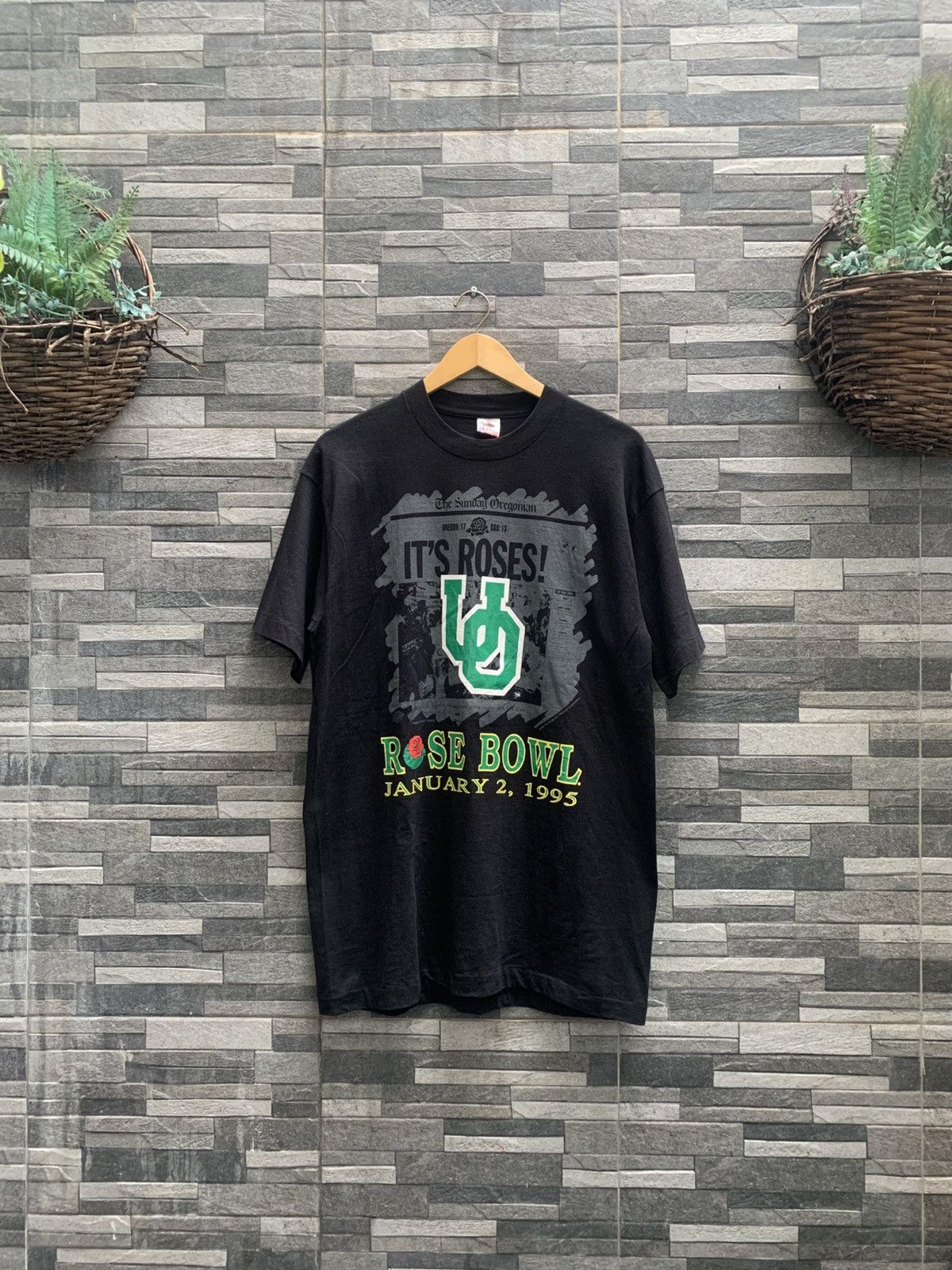 Fruit Of The Loom Vintage 1995 OREGON DUCKS Rose Bowl Size US L / EU 52-54 / 3 - 2 Thumbnail