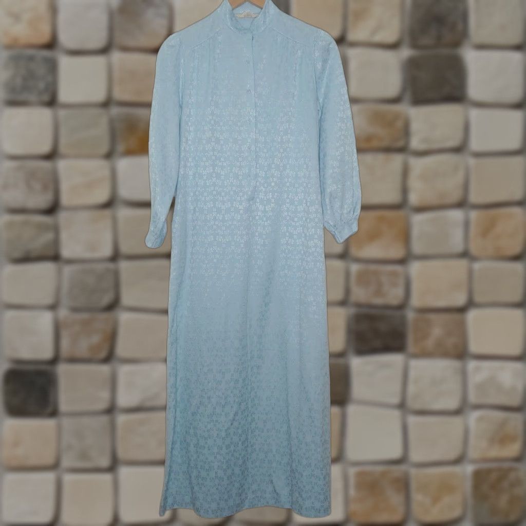 Vintage VINTAGE Vanity Fair Robe Women's Long Gown Blue Floral Button Up Nightgown Housecoat Granny Size ONE SIZE - 1 Thumbnail