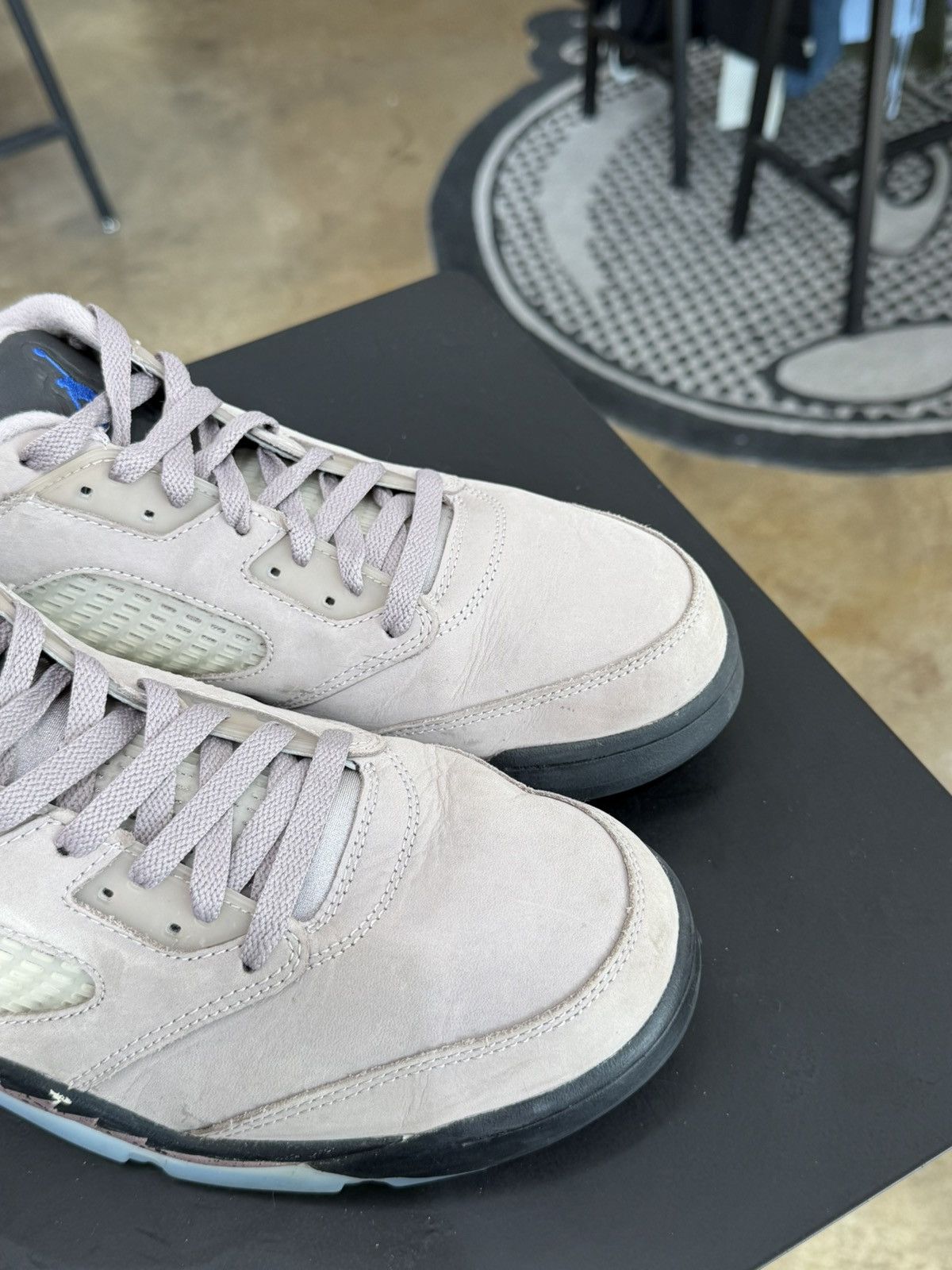 Jordan Brand Air Jordan 5 Low PSG Size 12 (2022) Size US 12 / EU 45 - 8 Thumbnail