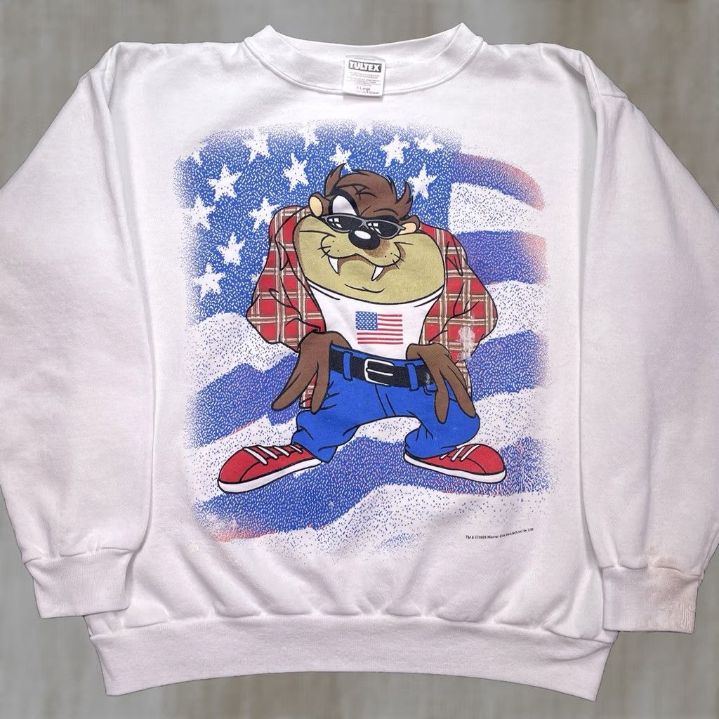 Vintage VINTAGE Looney Tunes Sweatshirt Taz American Flag Crewneck XL White Unisex Adults Sweatshirt Pullover 1995 Staining Size US XL / EU 56 / 4 - 1 Thumbnail