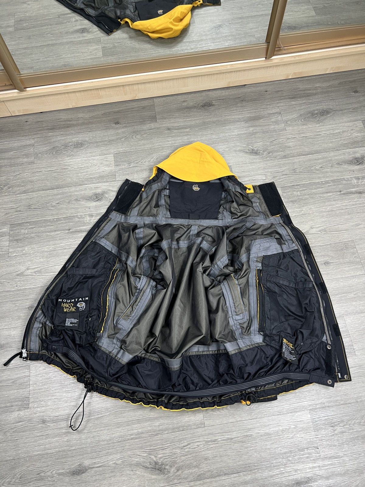 Mountain Hardwear Mountain Hardwear Gore Tex XCR Jacket Size L gorpcore Size US L / EU 52-54 / 3 - 15 Thumbnail