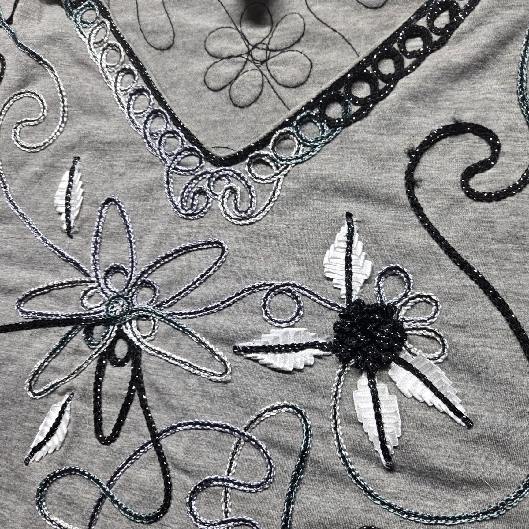 Vintage Lauren Michelle Shirt Womens 3X Gray Floral Embroidered Sleeveless Knit Blouse Summer Spring Fall Winter Plus Size Size XXL / US 16-18 / IT 52-54 - 2 Thumbnail