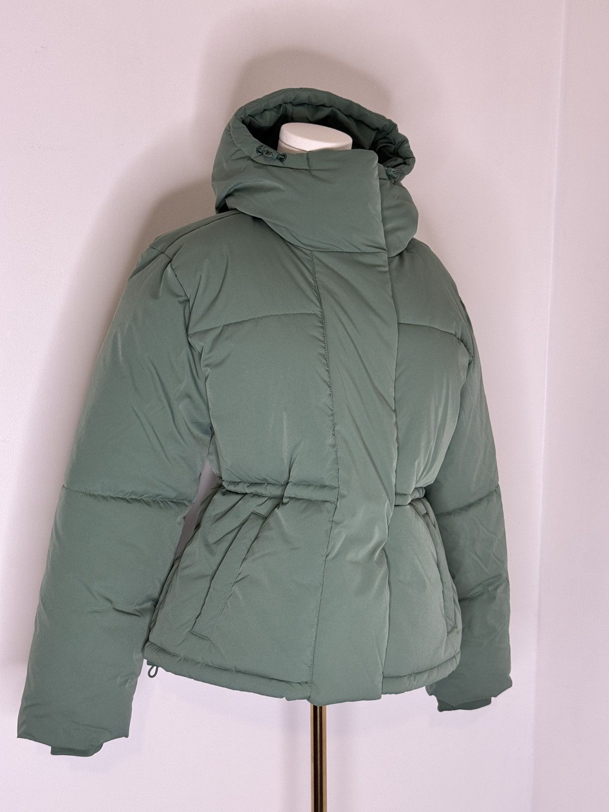 Other Amazon Essentials Women's Short Waisted Puffer Jacket Size XS / US 0-2 / IT 36-38 - 6 Thumbnail