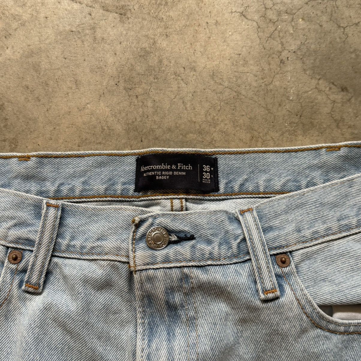 Abercrombie & Fitch Abercrombie Light Wash Blue Jeans Size US 36 / EU 52 - 2 Thumbnail
