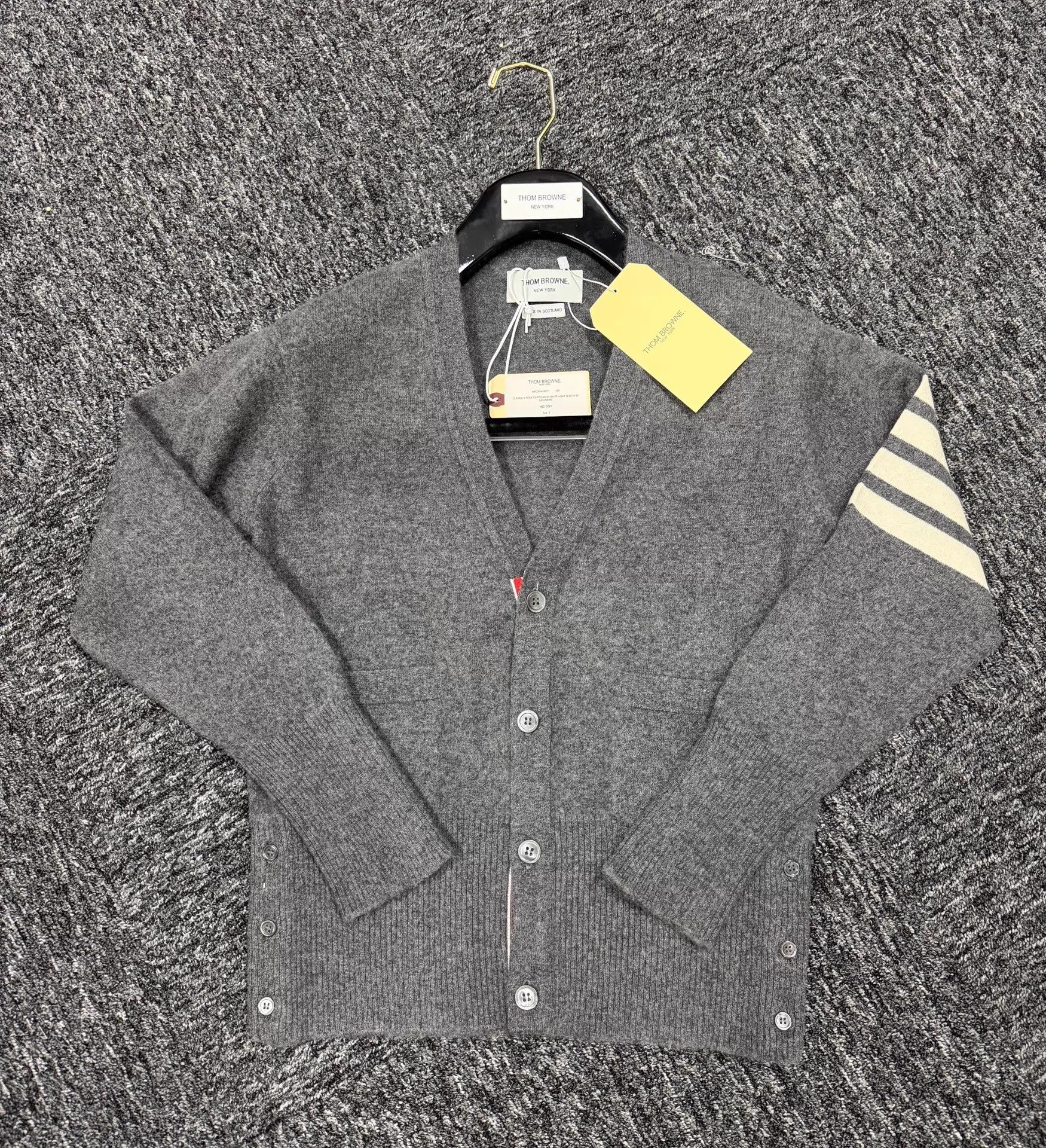 Thom Browne Thom Browne Classic 4-Bar Cashmere Cardigan Mid Gray S2 Size US M / EU 48-50 / 2 - 3 Thumbnail