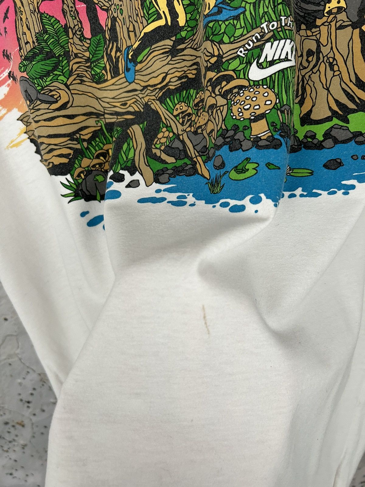 Nike Vintage Nike Running Graphic Tee Sportswear Swoosh Retro Size US L / EU 52-54 / 3 - 5 Thumbnail