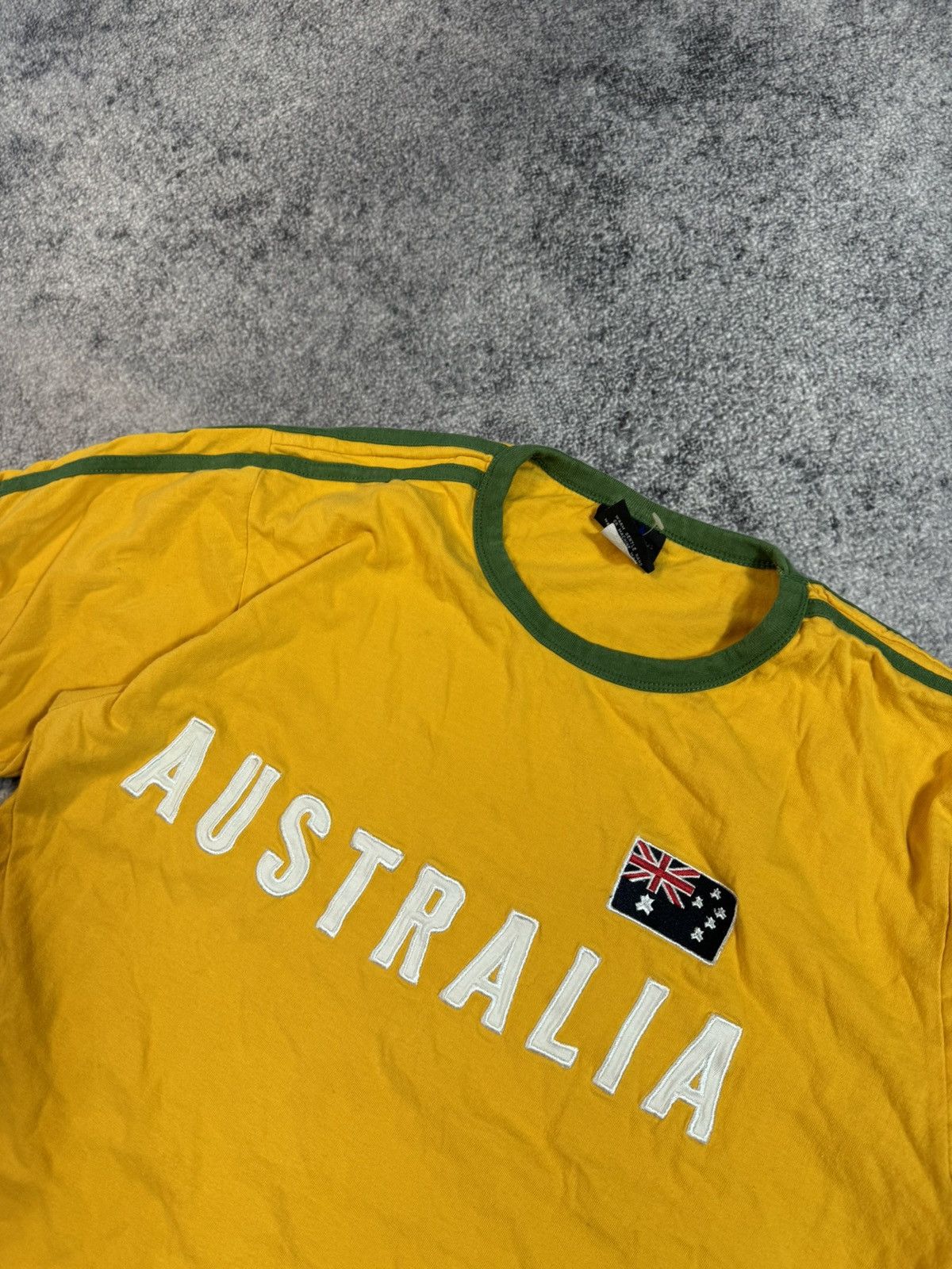 Other Vintage Australia Big Logo T-shirt Streetwear Style USA Rare Size US M / EU 48-50 / 2 - 2 Thumbnail