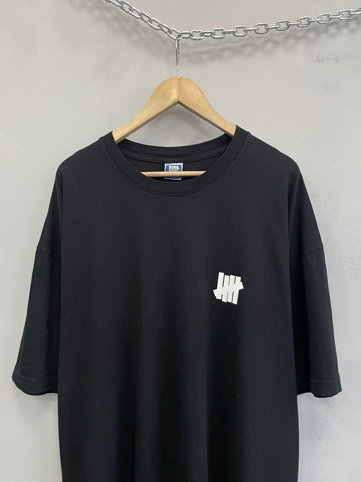 Undefeated Undefeated black oversized logo tee streetwear essential Size US XXL / EU 58 / 5 - 3 Thumbnail