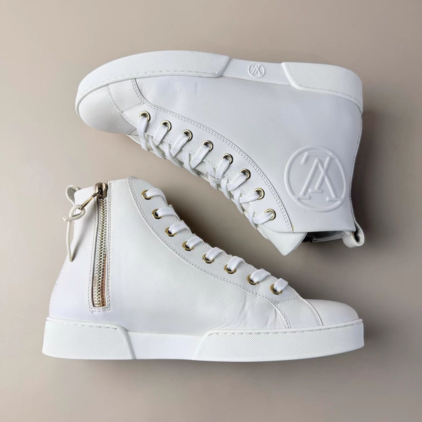 Louis Vuitton LV white monogram lace-up sneakers 35 EU Size US 4 / IT 34 - 5 Thumbnail