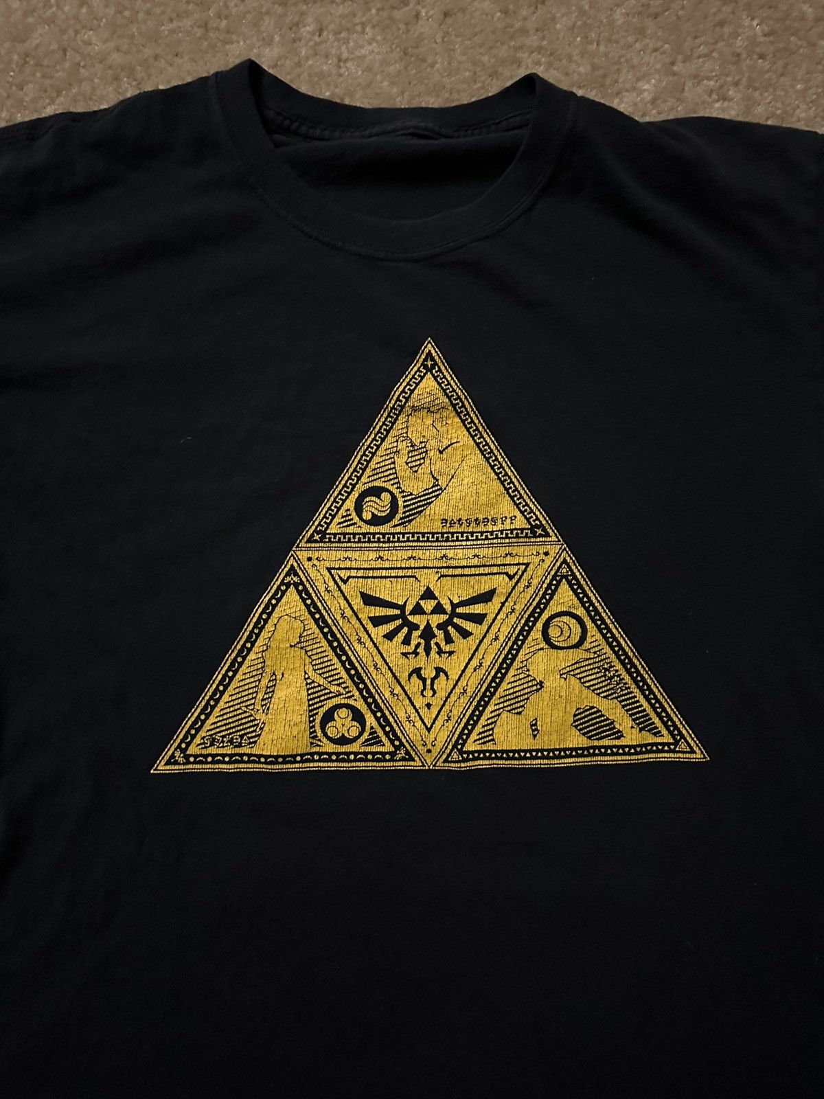 Other Zelda Triforce shirt Size US M / EU 48-50 / 2 - 2 Thumbnail