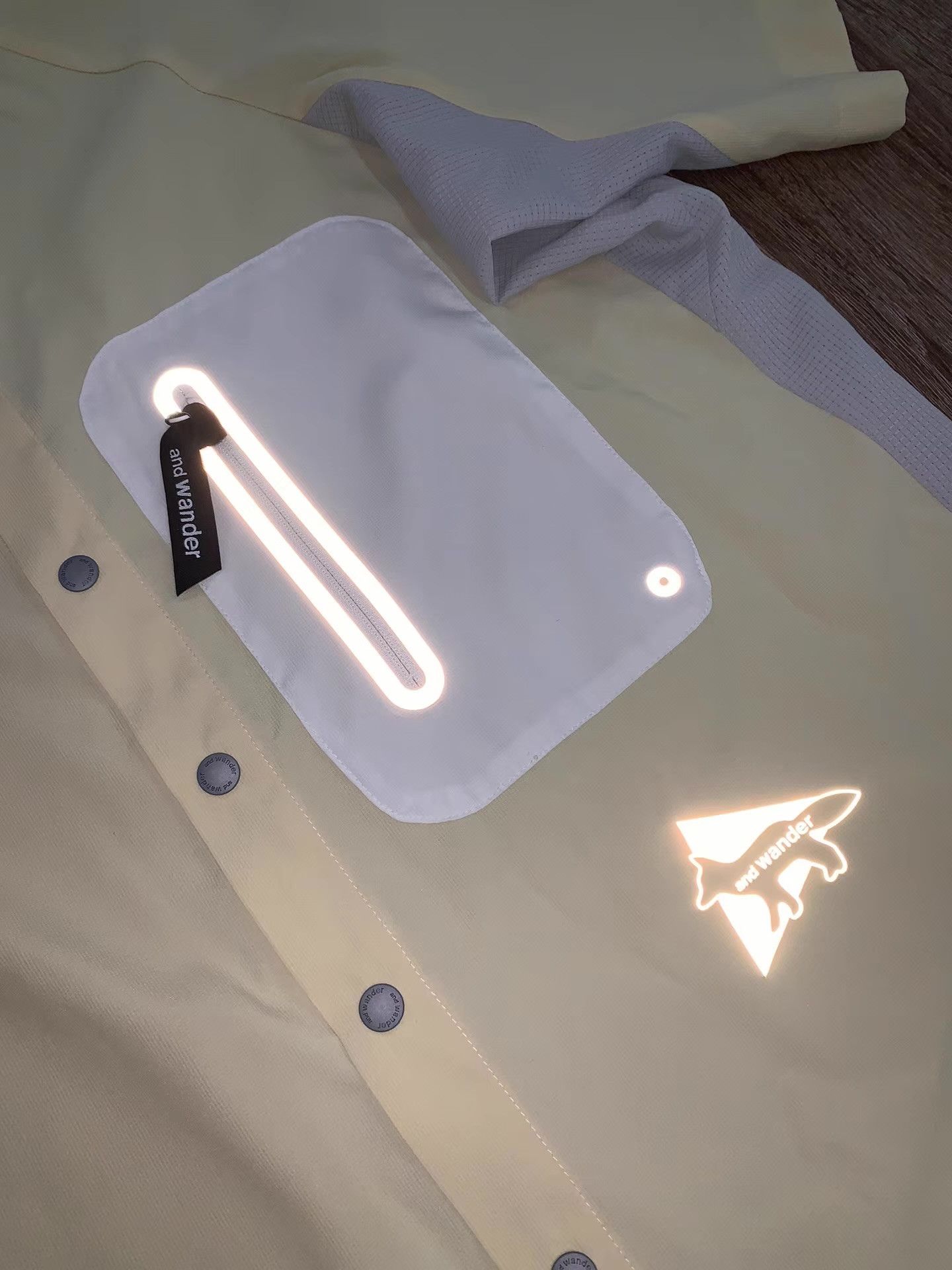 And Wander MAISON KITSUNÉ × and wander Hiking Shirt Ｑ22 Size US M / EU 48-50 / 2 - 6 Thumbnail